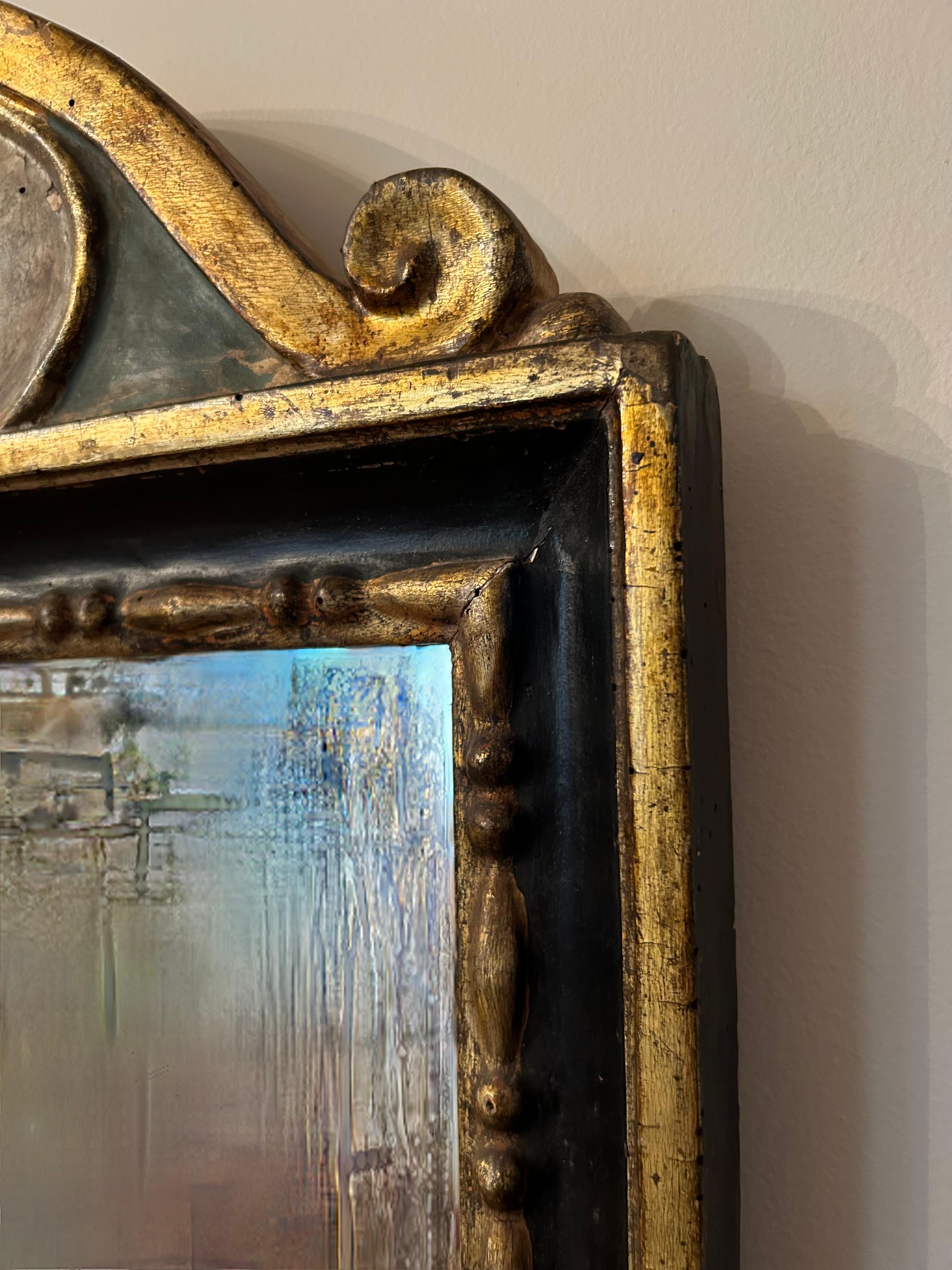 Français Miroir à fronton polychrome du 18e siècle en vente