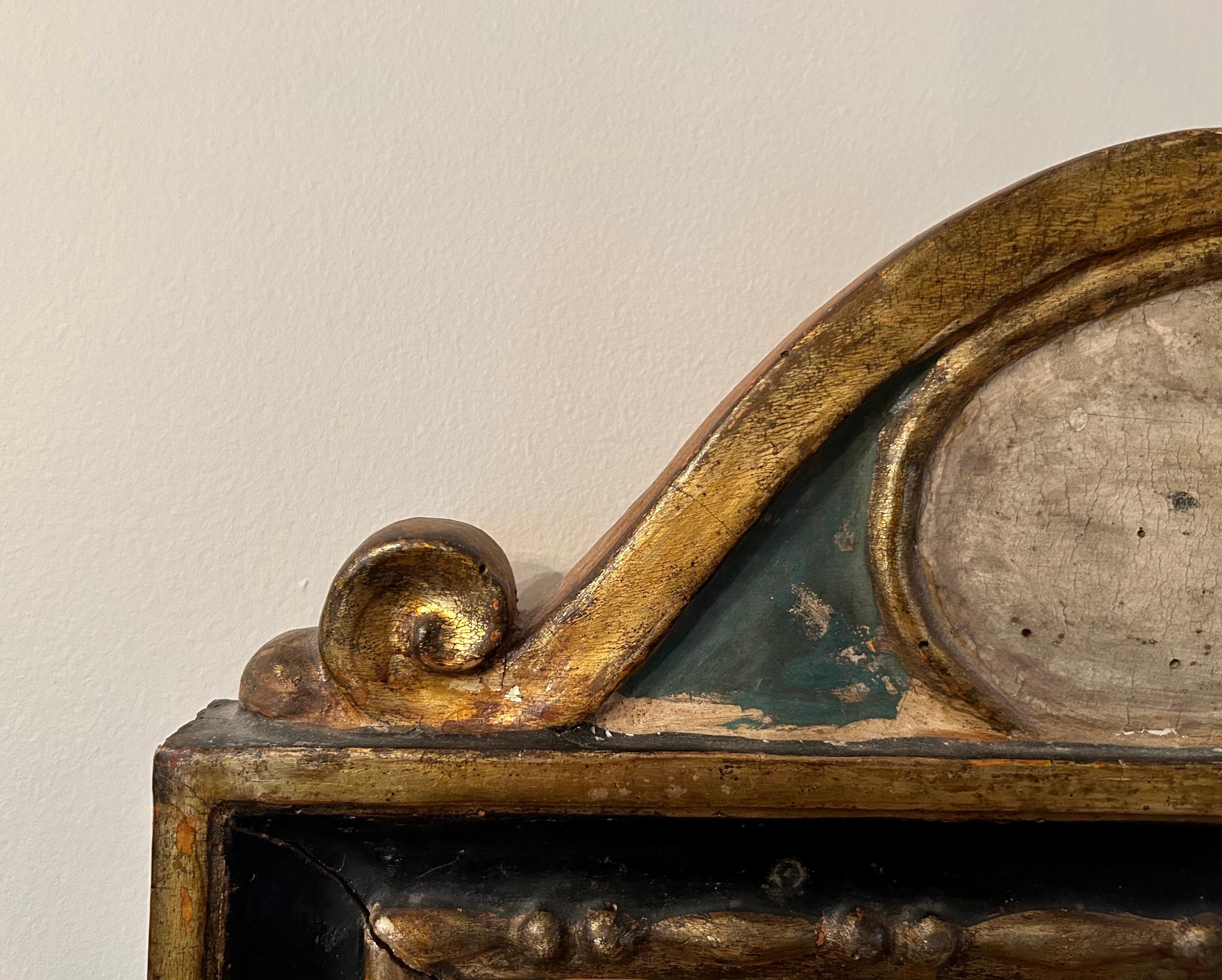 XVIIIe siècle et antérieur Miroir à fronton polychrome du 18e siècle en vente