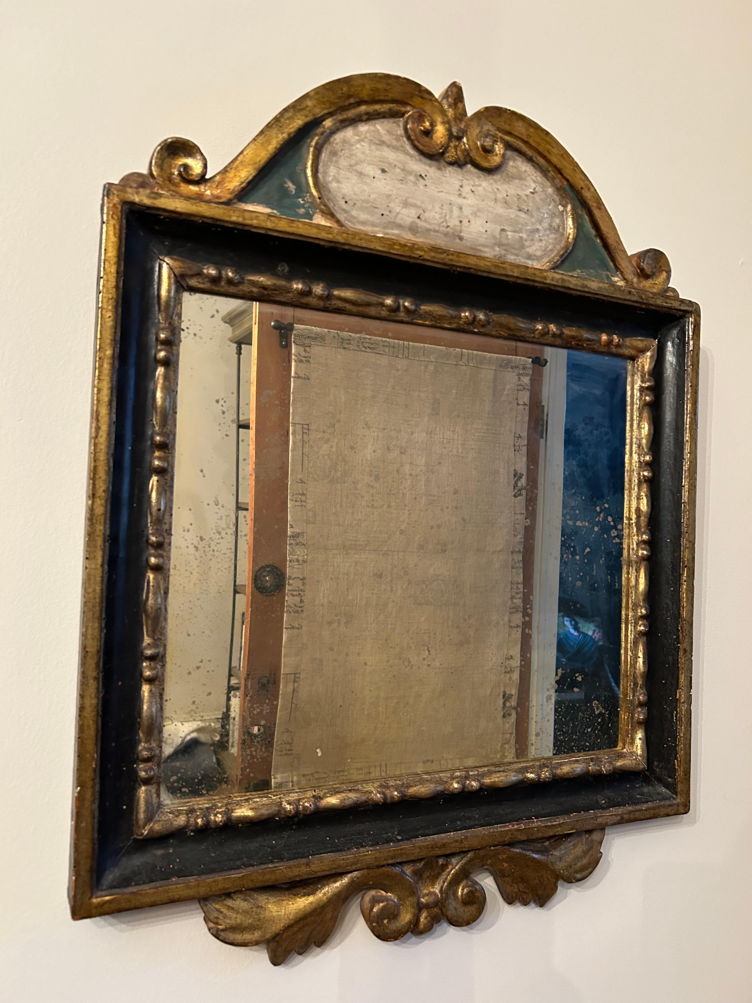 Miroir à fronton polychrome du 18e siècle en vente 1