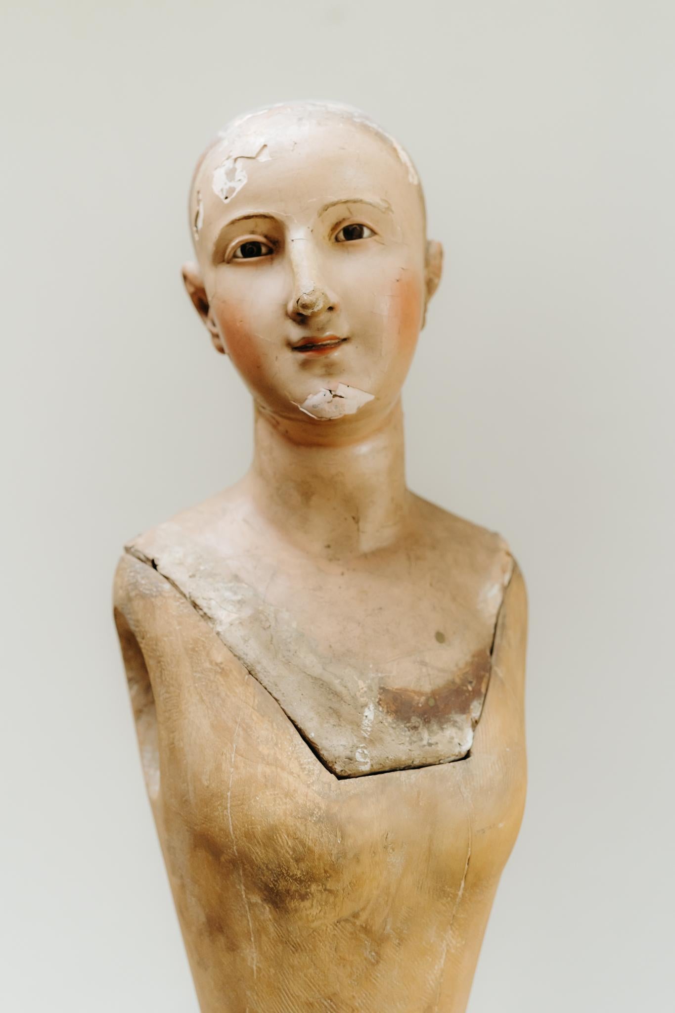 figura de santos de madera de pino policromada del siglo xviii/maniquí de procesión/capipote en venta 1