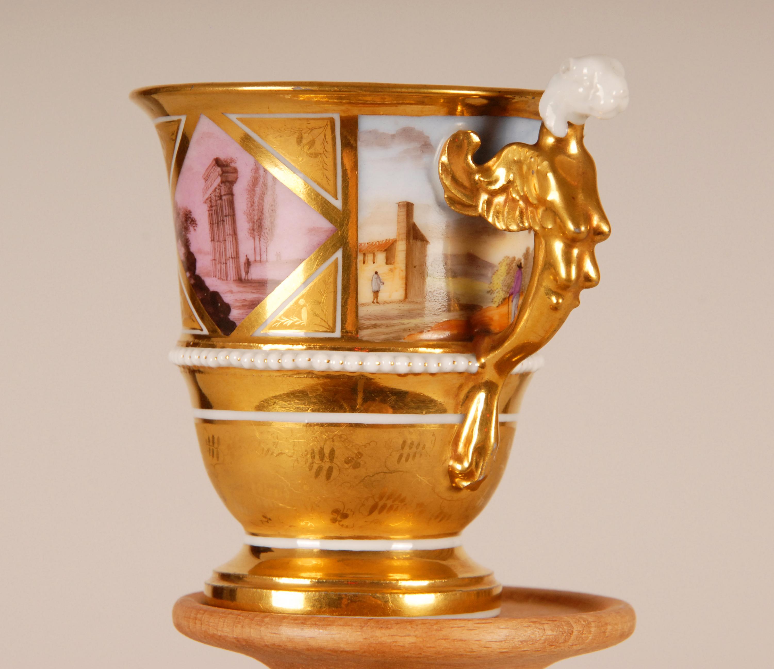 Copa y platillo de porcelana del siglo XVIII Imperio francés Locre y Russinger en Bueno estado para la venta en Wommelgem, VAN