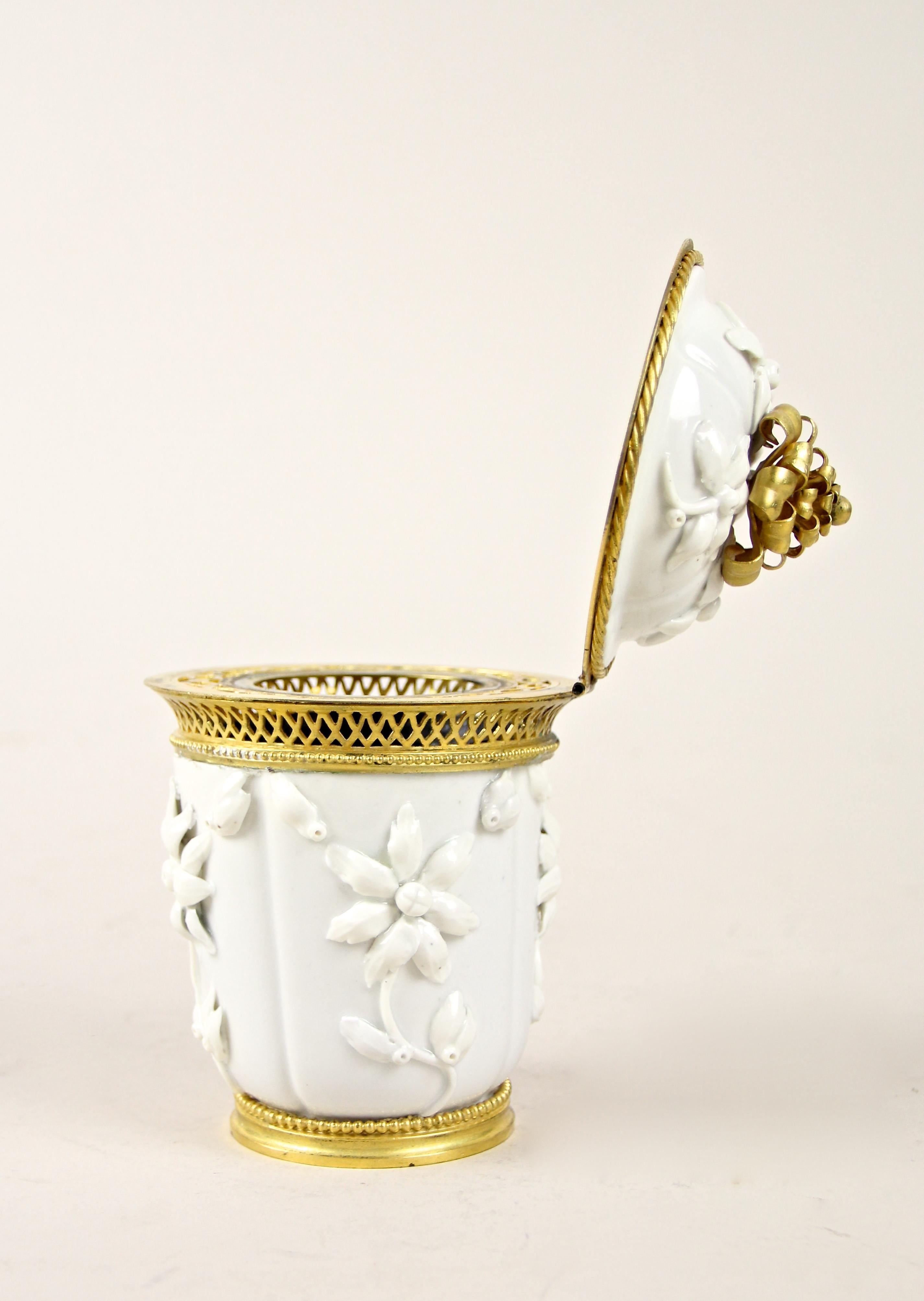 18th Century Porcelain Jar with Lid by Saint Cloud, France, circa 1730 3