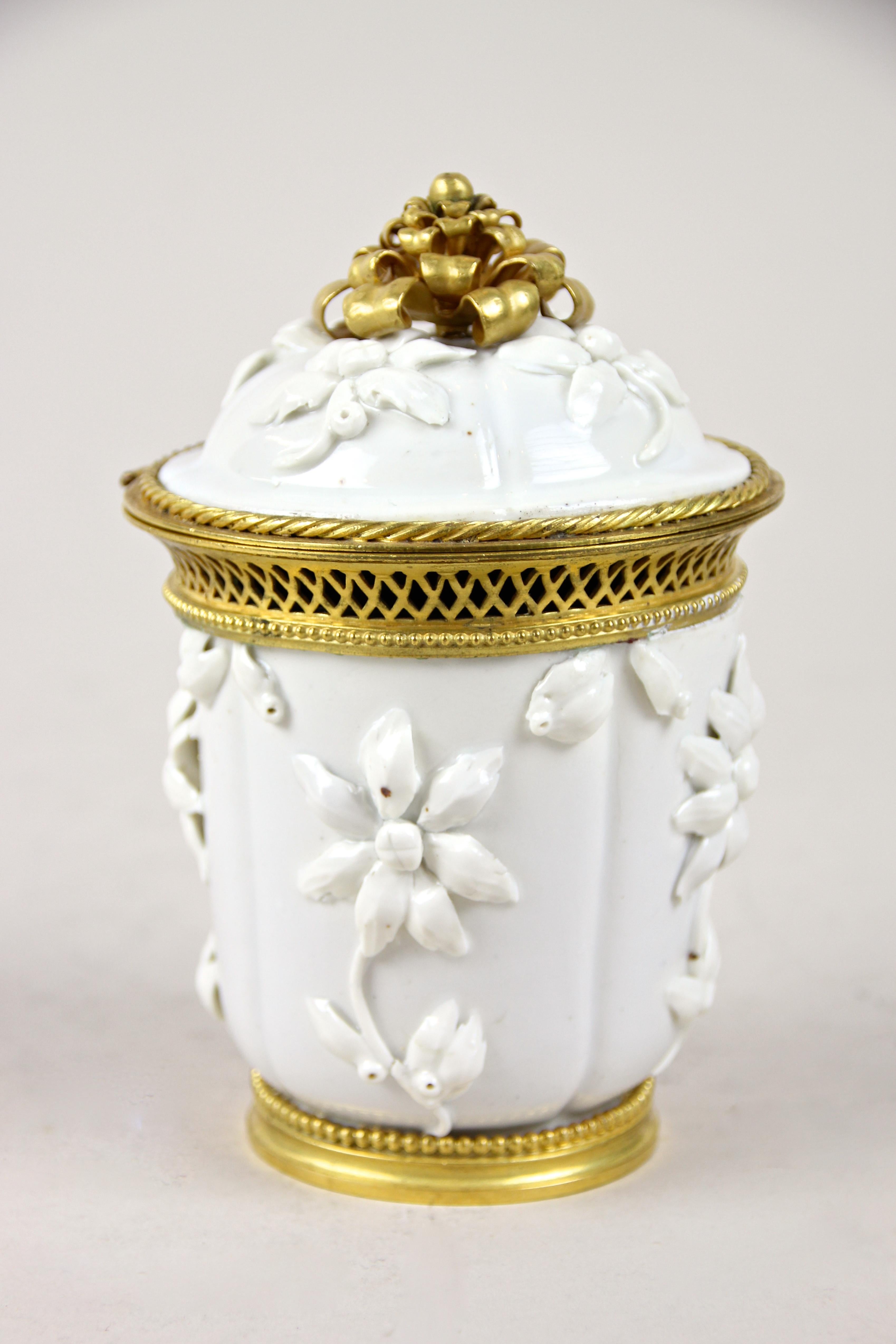 French 18th Century Porcelain Jar with Lid by Saint Cloud, France, circa 1730