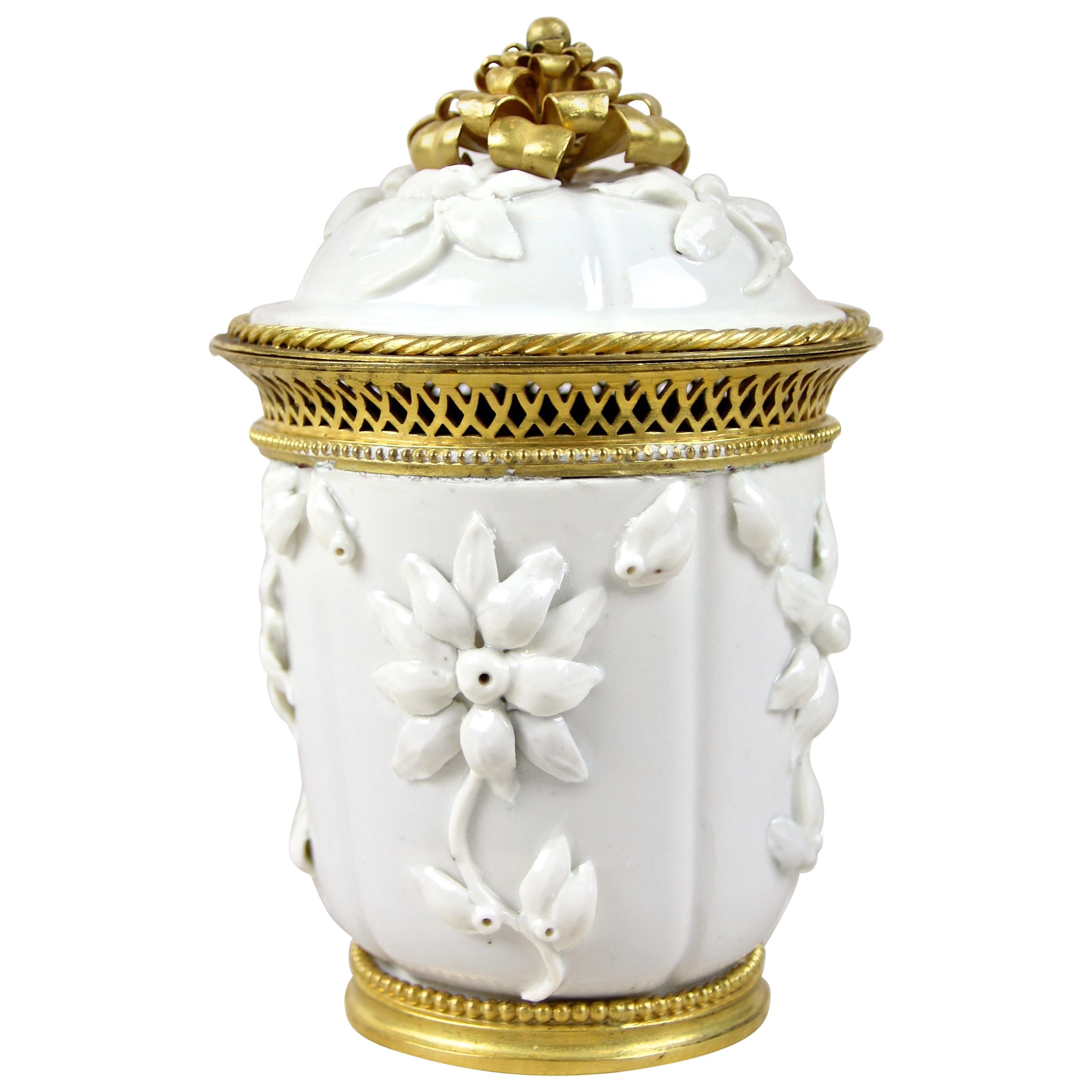 18th Century Porcelain Jar with Lid by Saint Cloud, France, circa 1730