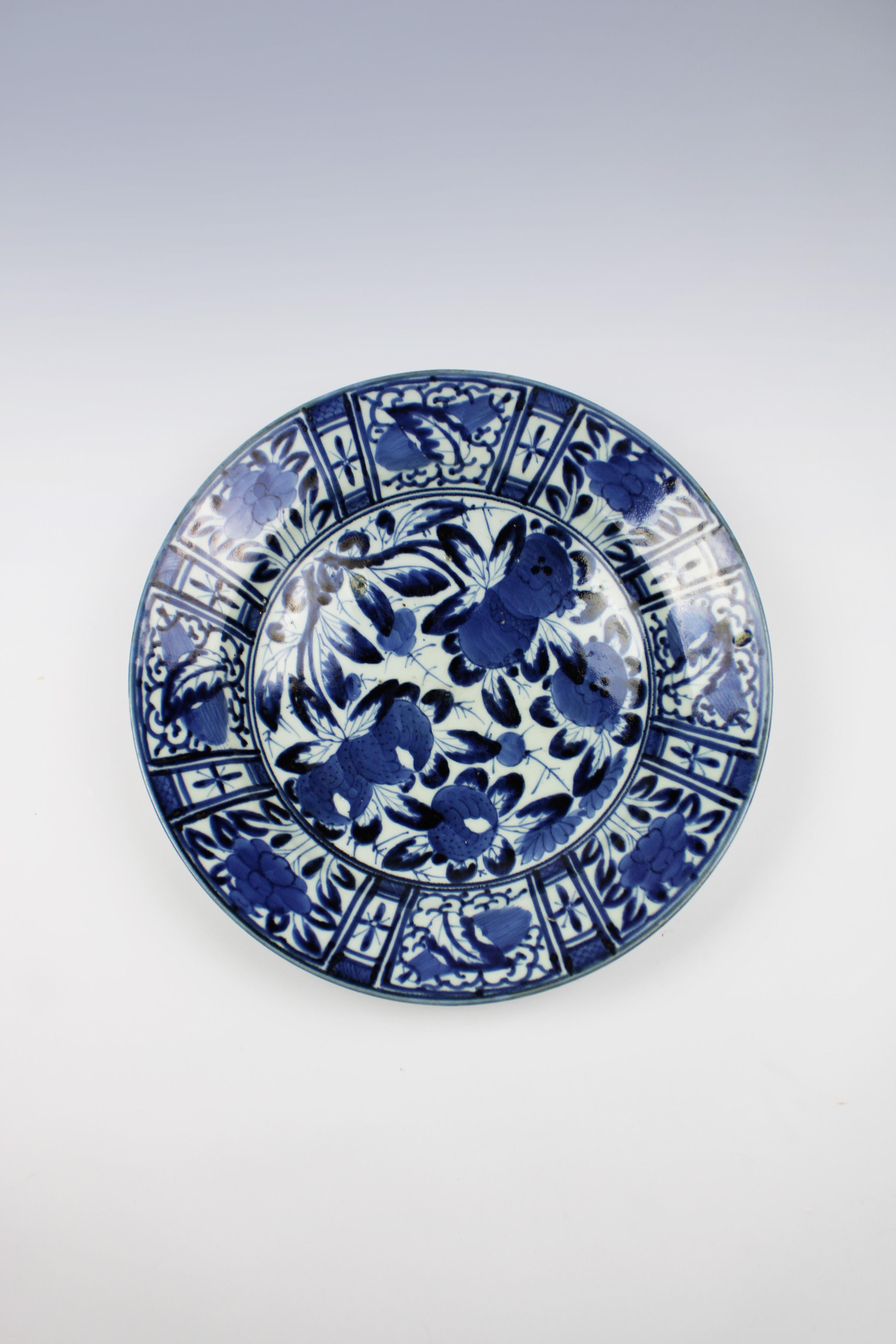 Glazed 18th Century Porcelain Plate Japanese Arita Edo Period Kraak Blue White Japan  For Sale