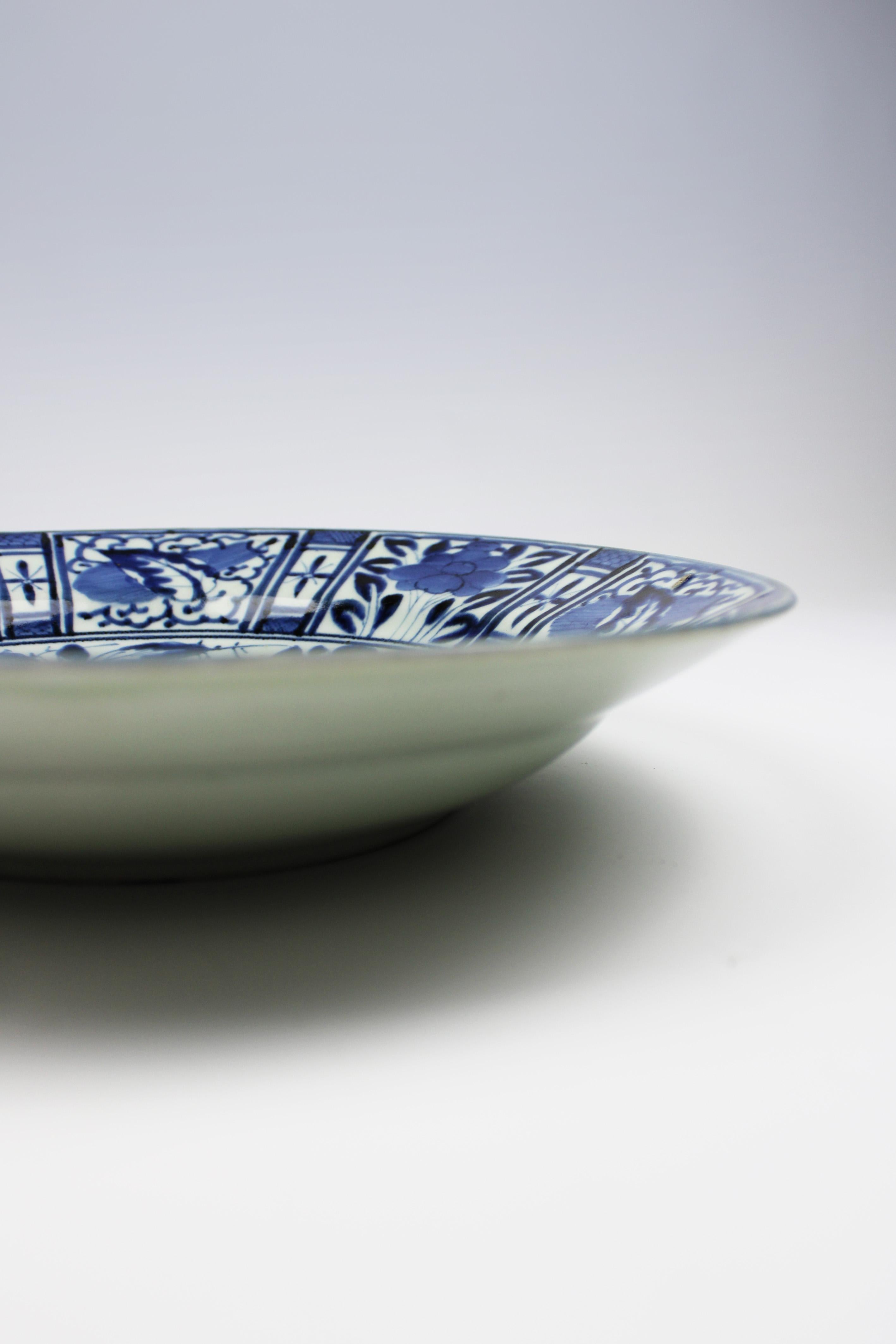 18th Century Porcelain Plate Japanese Arita Edo Period Kraak Blue White Japan  In Good Condition For Sale In Antwerpen, BE