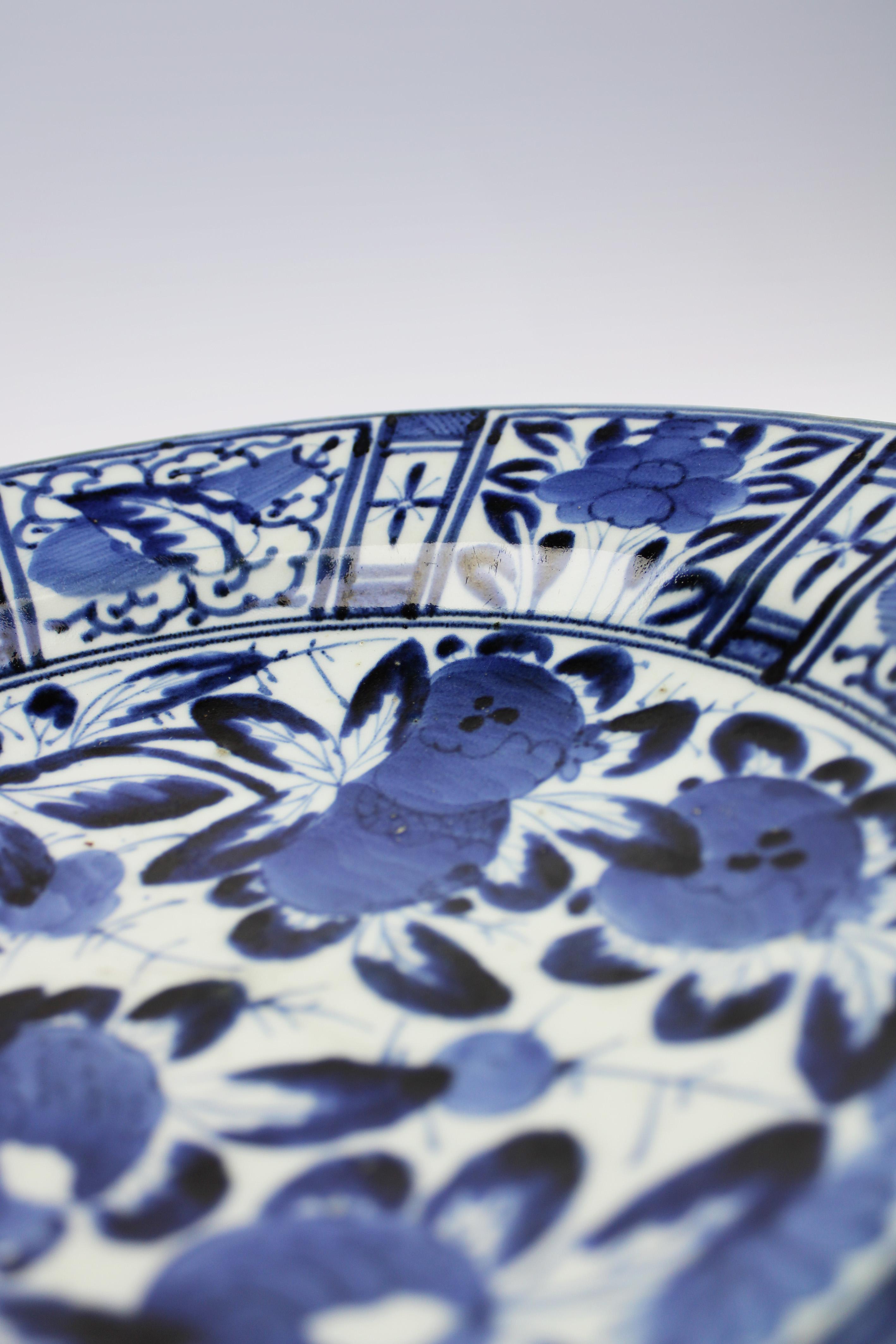 18th Century and Earlier 18th Century Porcelain Plate Japanese Arita Edo Period Kraak Blue White Japan  For Sale