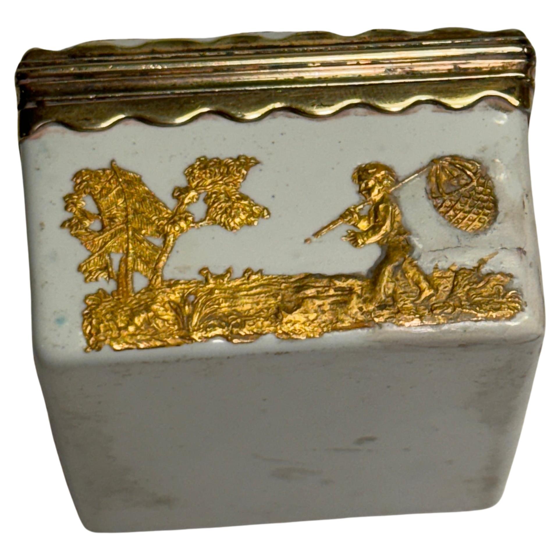 18th Century Porcelain Snuff Tobacco Box with Ormulu Gilt Decorations For Sale 1