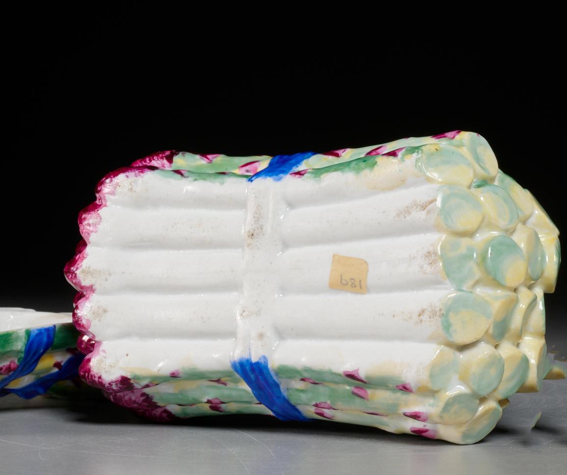 Soupière à asperges en trompe-l'œil en porcelaine du 18ème siècle, probablement de style Thuringian en vente 1