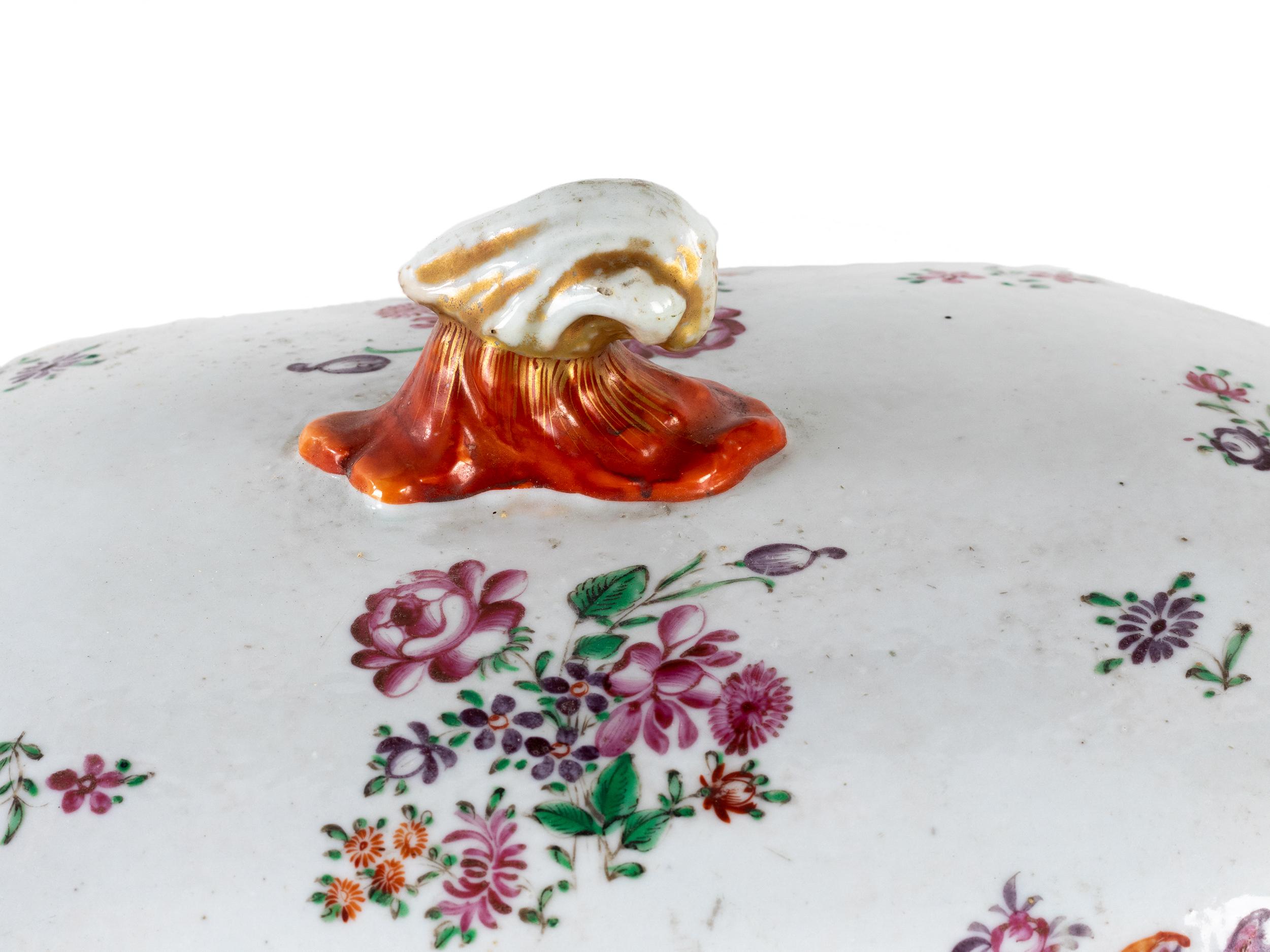 A white polychrome porcelain tureen lid with red peripheral details and vegetative decoration by the Portuguese India Company.