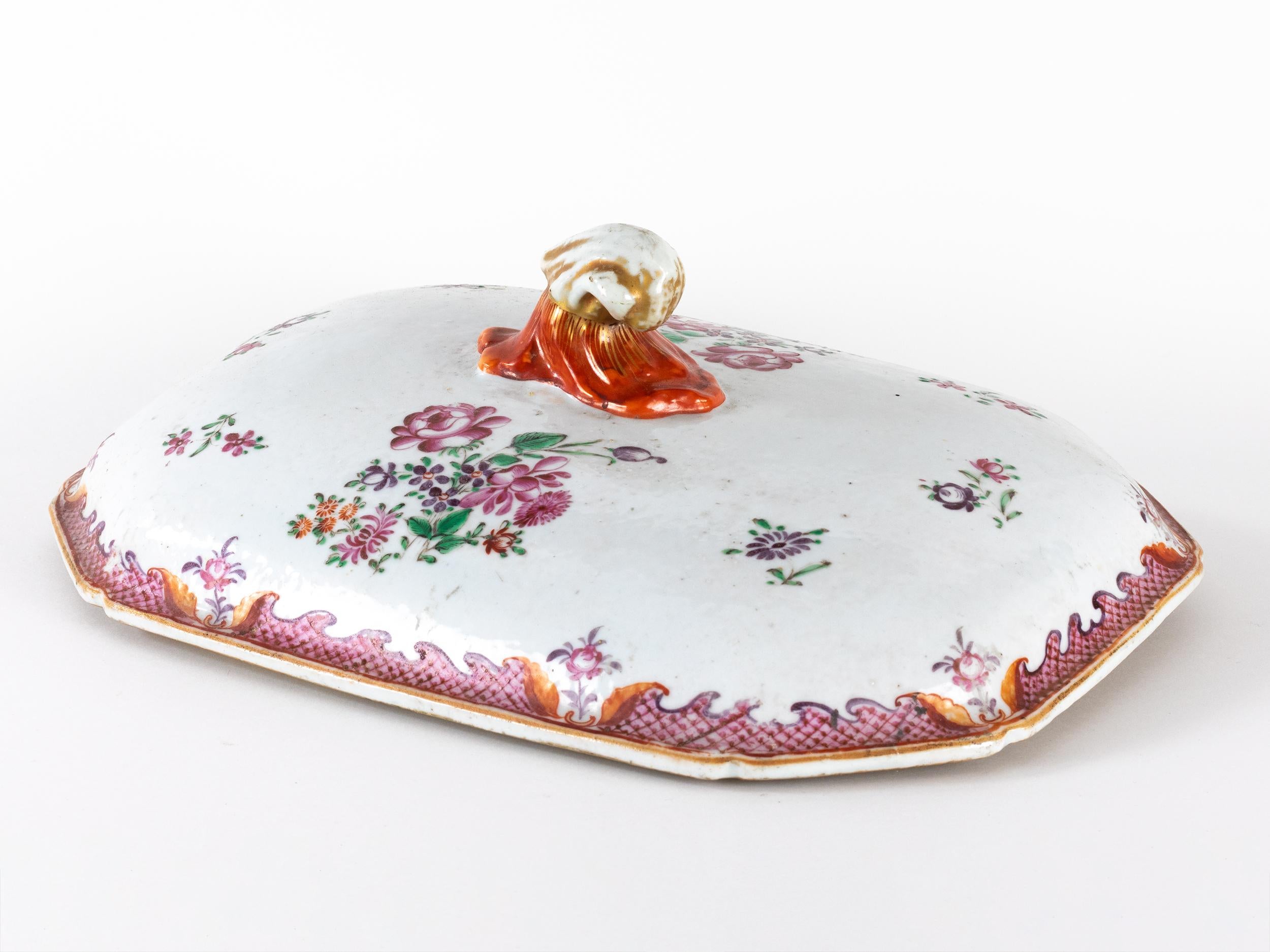 18th Century and Earlier 18th Century Porcelain Tureen Lid by Portuguese India Company For Sale