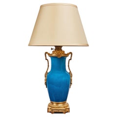 Lampe à vase tourné en porcelaine du 18e siècle