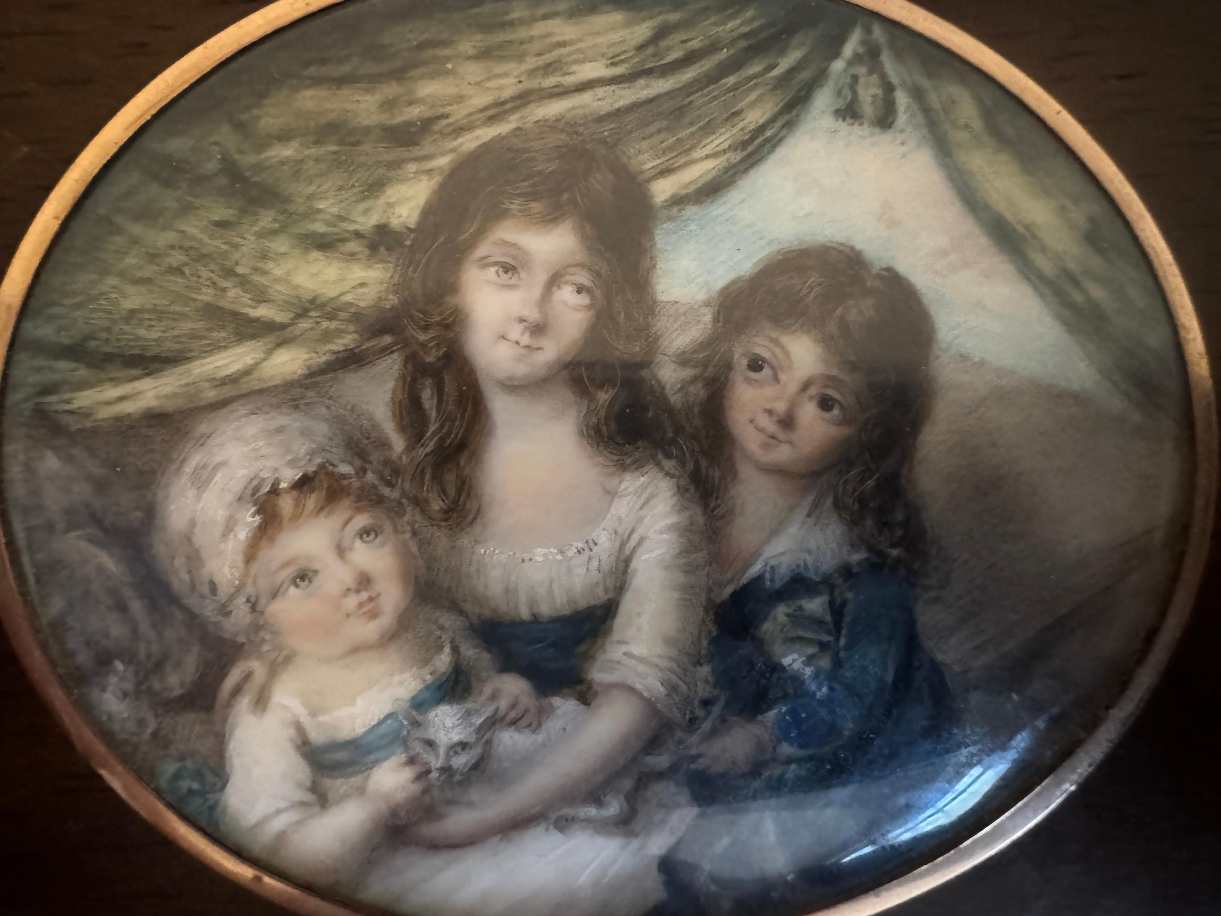 Porträtminiatur aus dem 18. Jahrhundert, Charles Hayter (1761 -1835) zugeschrieben, Familienporträt mit drei Mädchen und einem Auto. Möglicherweise handelt es sich um eine Mutter mit Kindern, denn ein ähnliches Exemplar, das sich derzeit im V&A