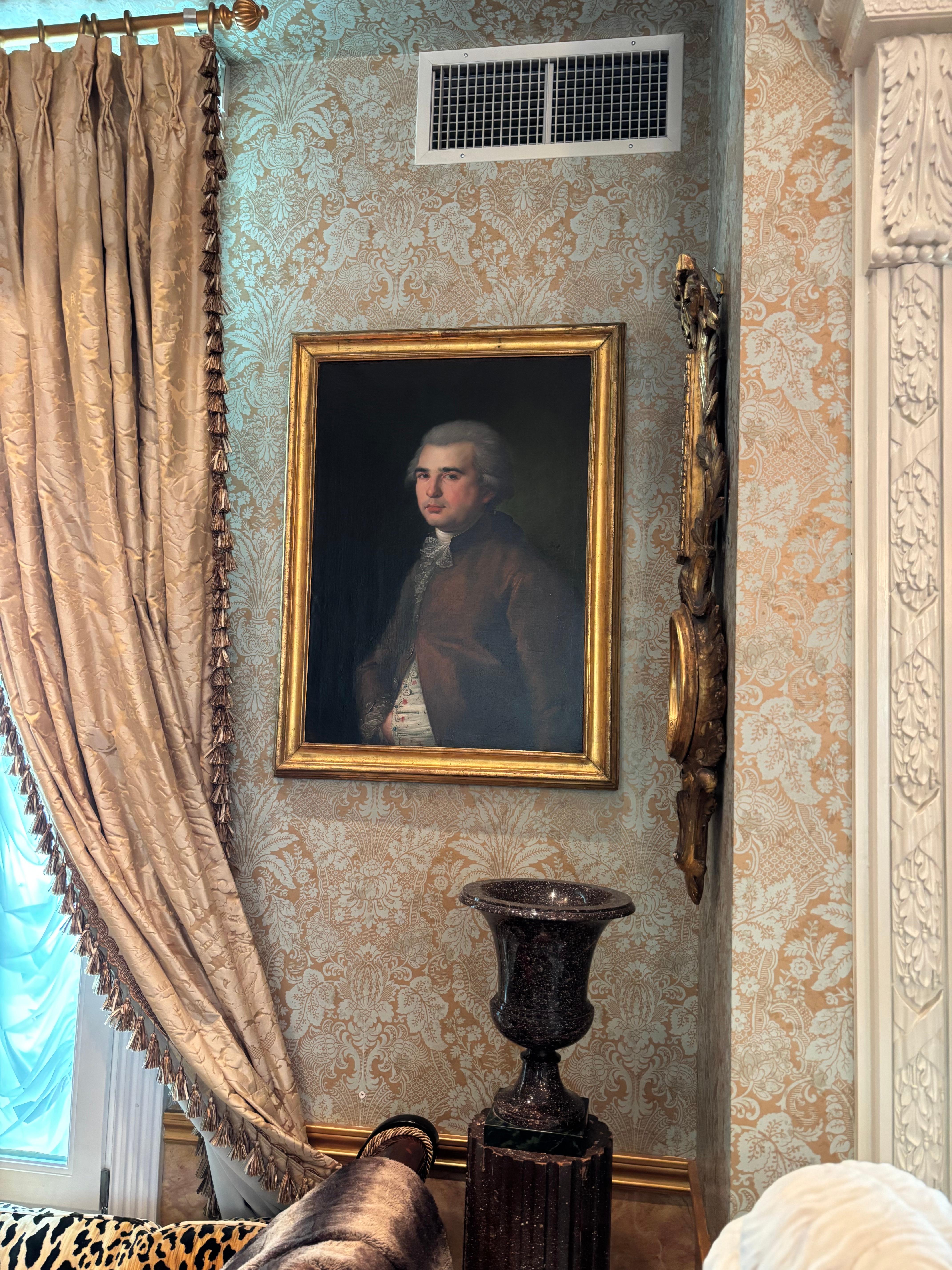 Ritratto di un gentiluomo aristocratico francese del XVIII secolo in vendita 7