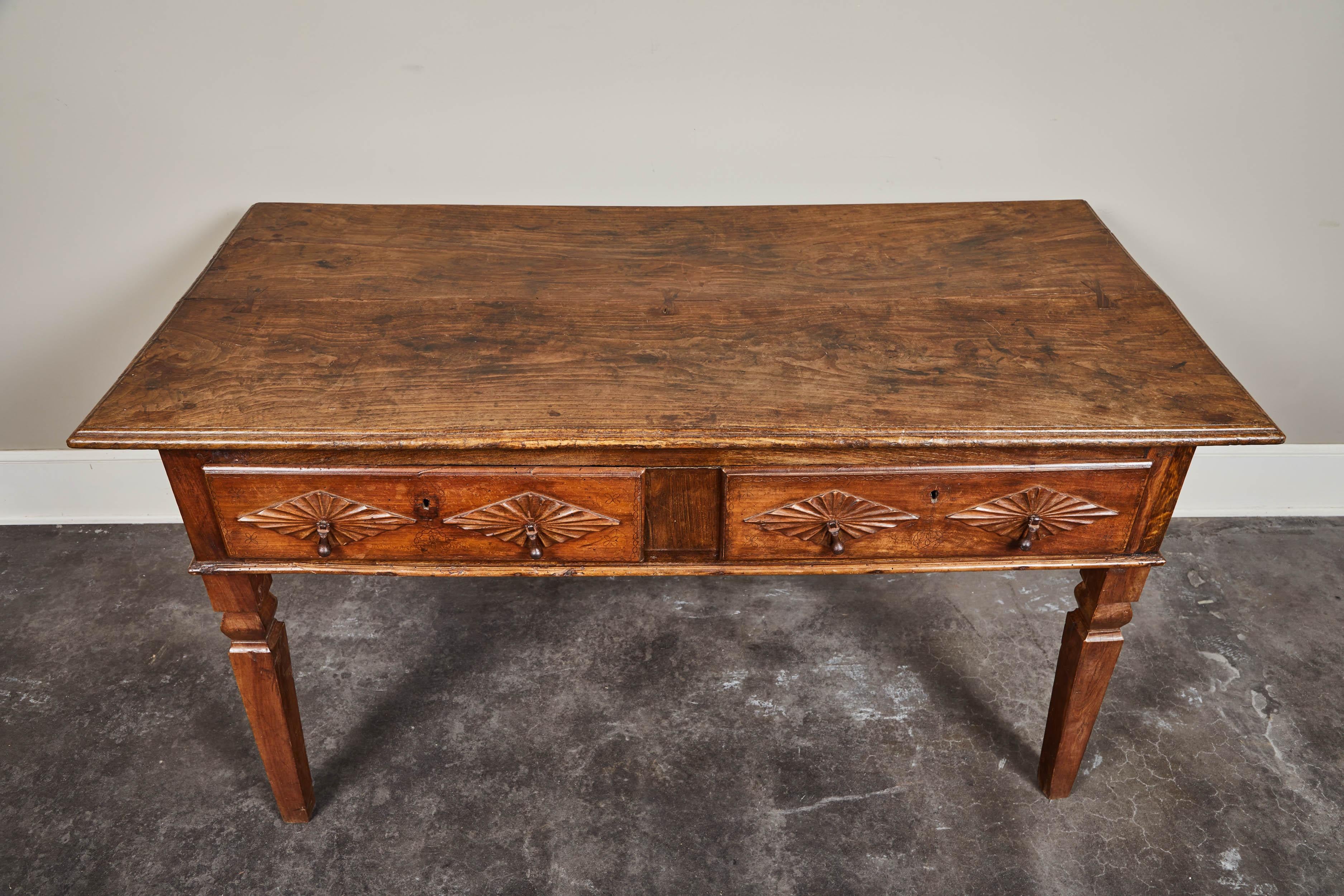 18th Century Portuguese 2-Drawer Table (Portugiesisch)