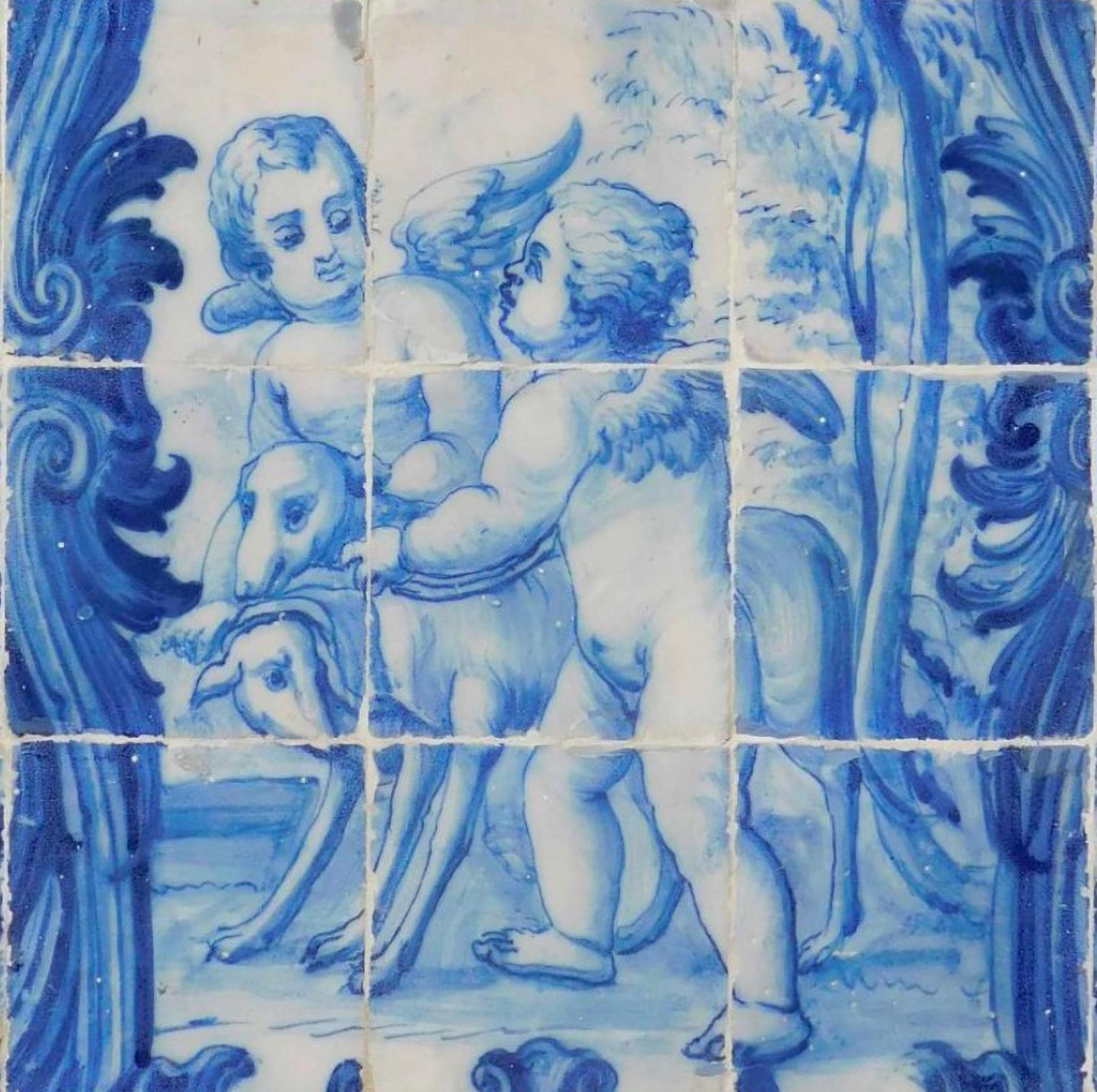 « Anges » portugais du 18ème siècle 
Dimensions : 84 cm x 70 cm
30 Tuiles.

Importante note : ce panneau est accompagné des carreaux restaurés du 18ème siècle.
Le panneau est livré comme s'il s'agissait d'un tableau avec un squelette en bois,
