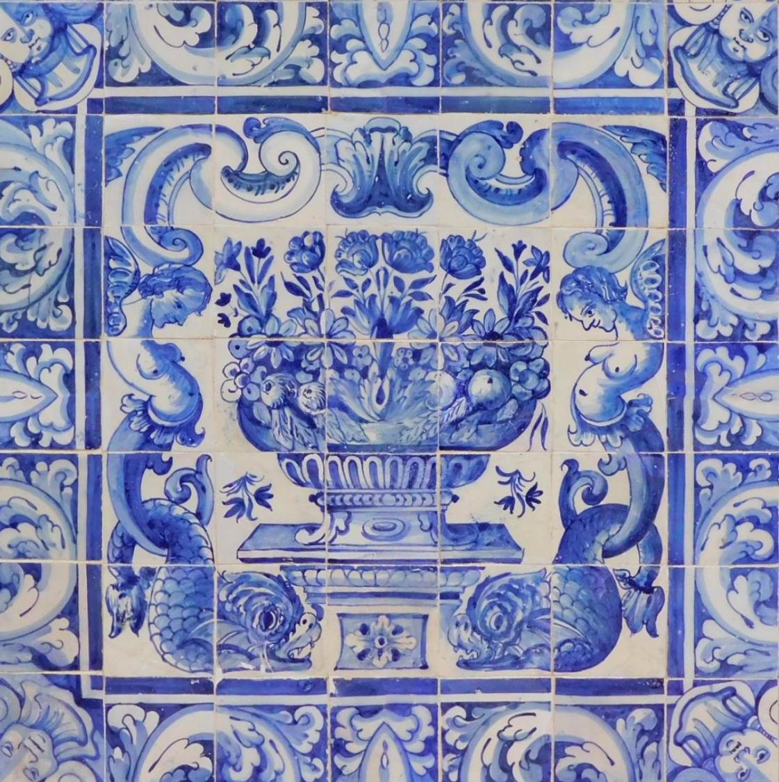 Portugiesische „“Azulejos“-Tafel „“Vase“ aus dem 18. Jahrhundert (Handgefertigt) im Angebot