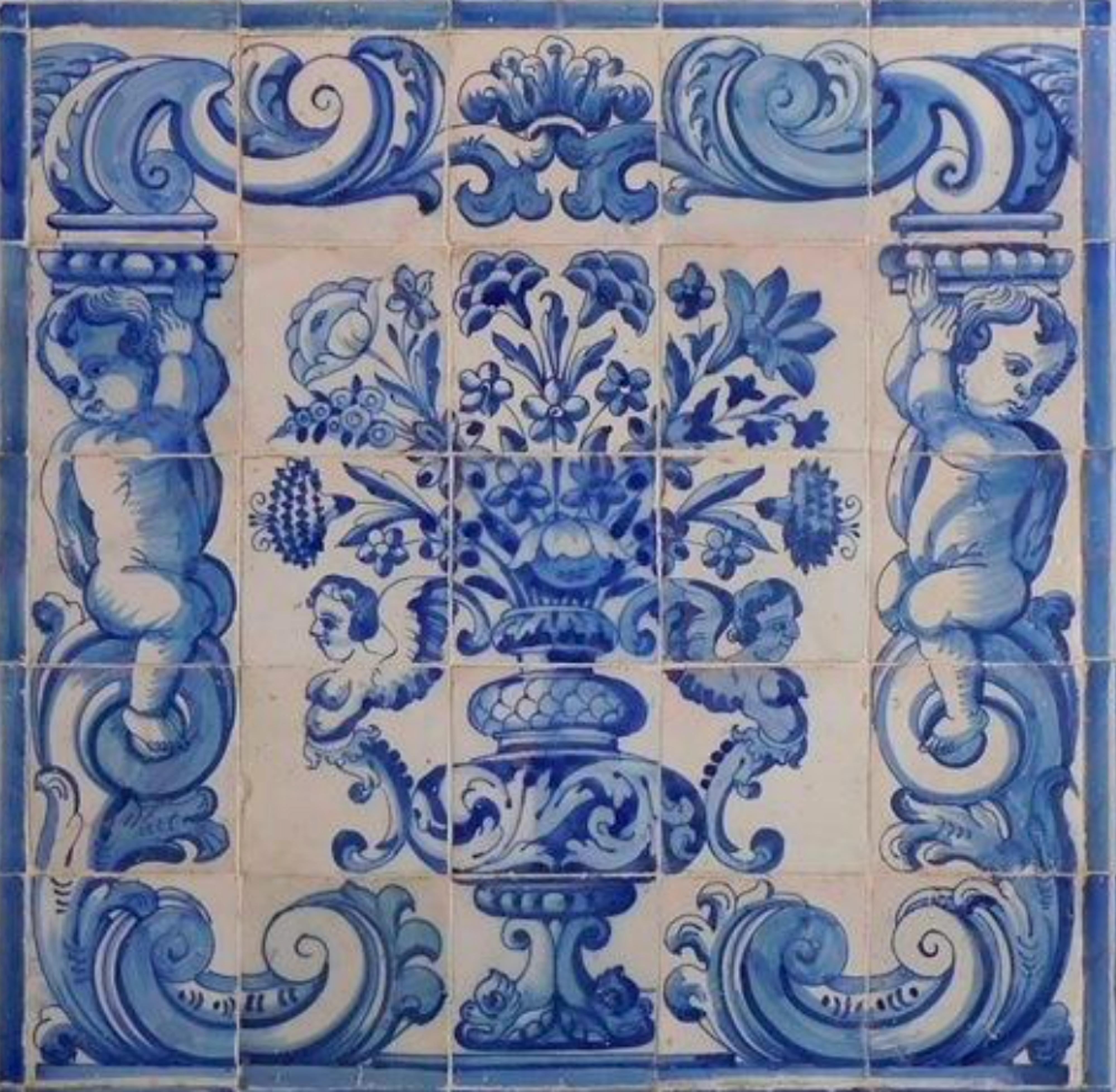 Vase portugais du 18e siècle 
Mesures : 130cm x 130cm
81 carreaux

Note importante : Ce panneau est avec les tuiles restaurées du 17ème siècle.
Le panneau est livré comme s'il s'agissait d'un tableau avec un squelette en bois afin que les carreaux