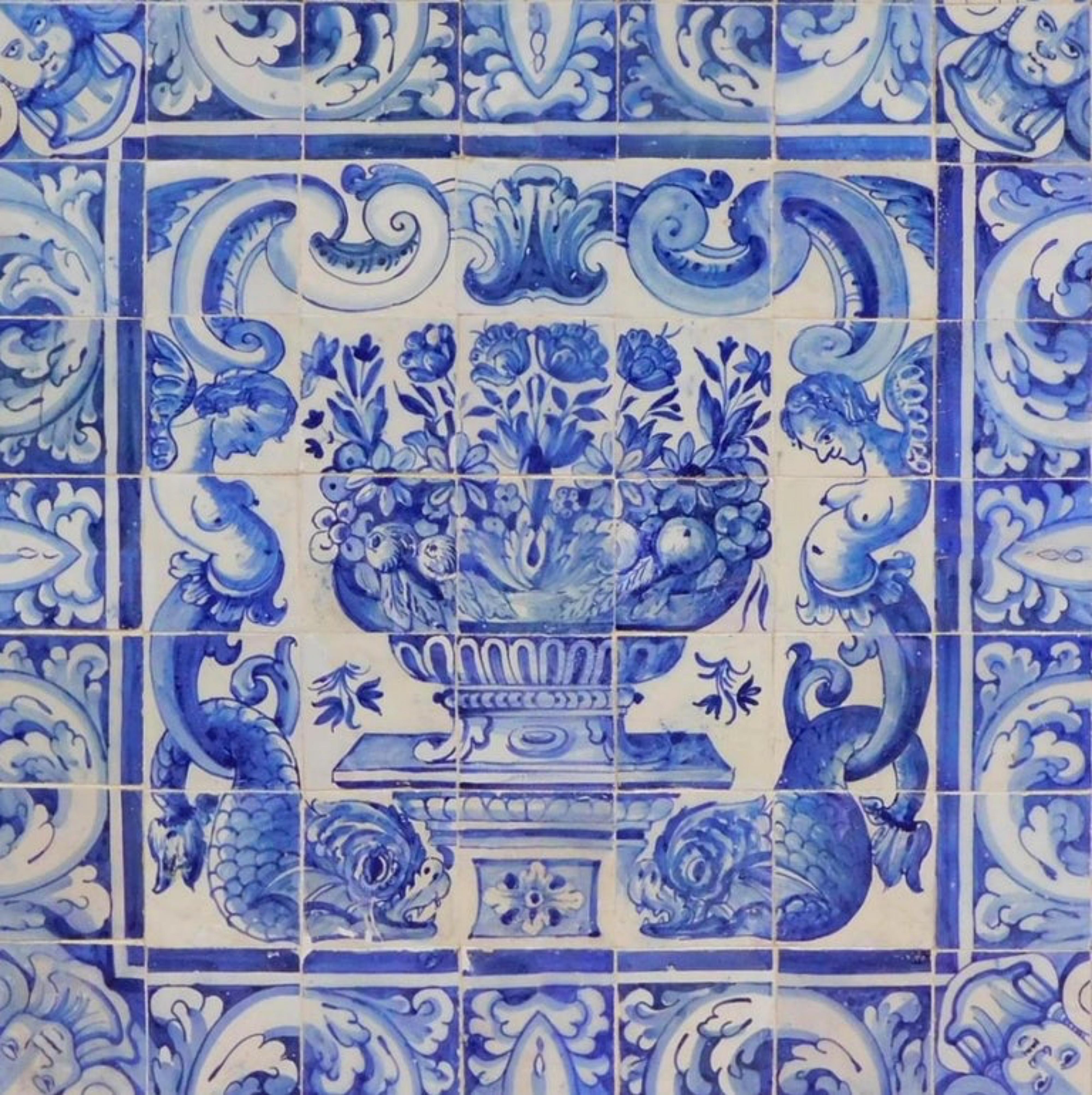 Portugiesische „ Azulejos“-Tafel „Vase“ aus dem 18. Jahrhundert (Barock) im Angebot