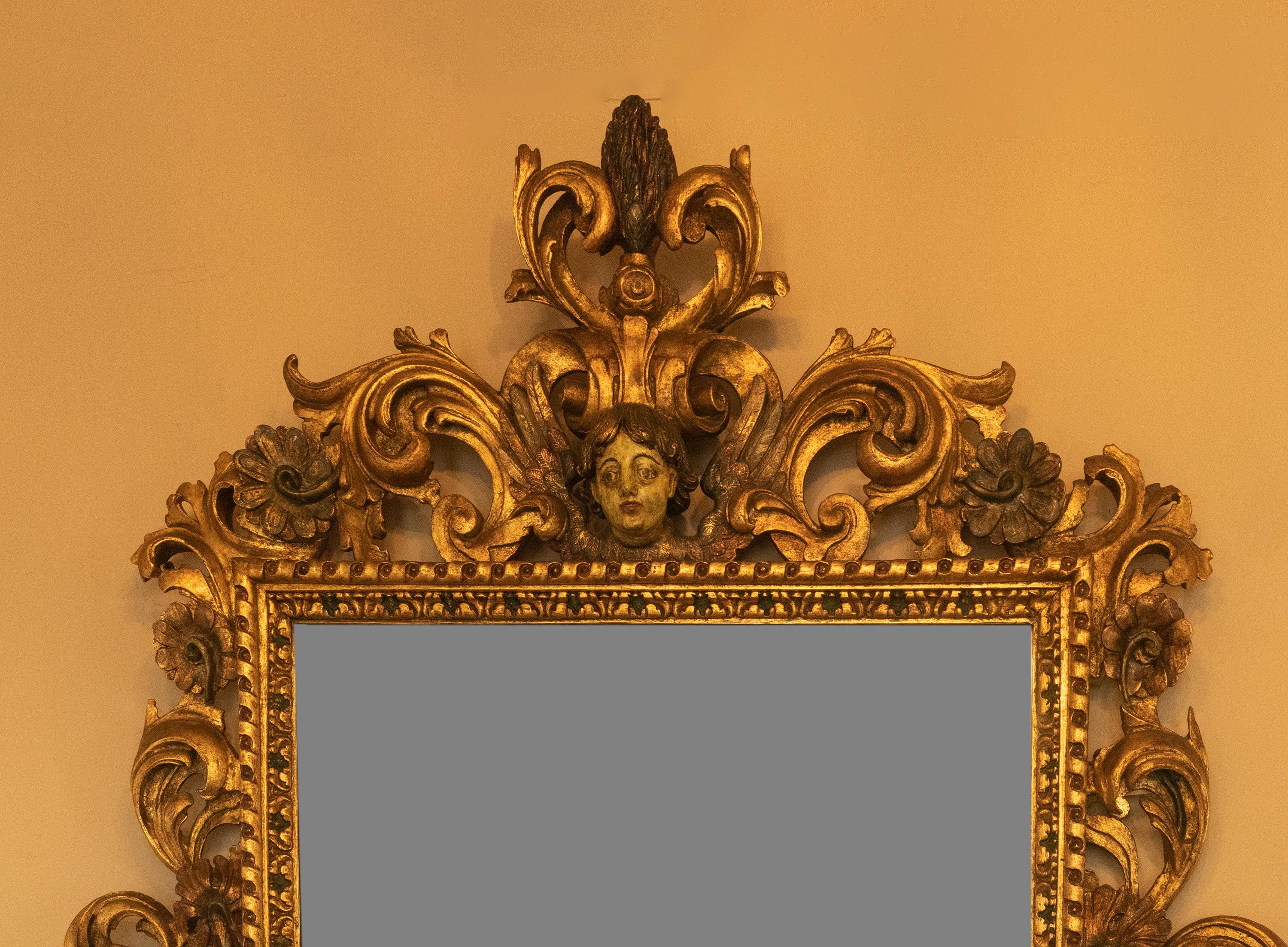 18th Century Portuguese Baroque Period Golden Gilt Mirror In Good Condition For Sale In Lisbon, PT