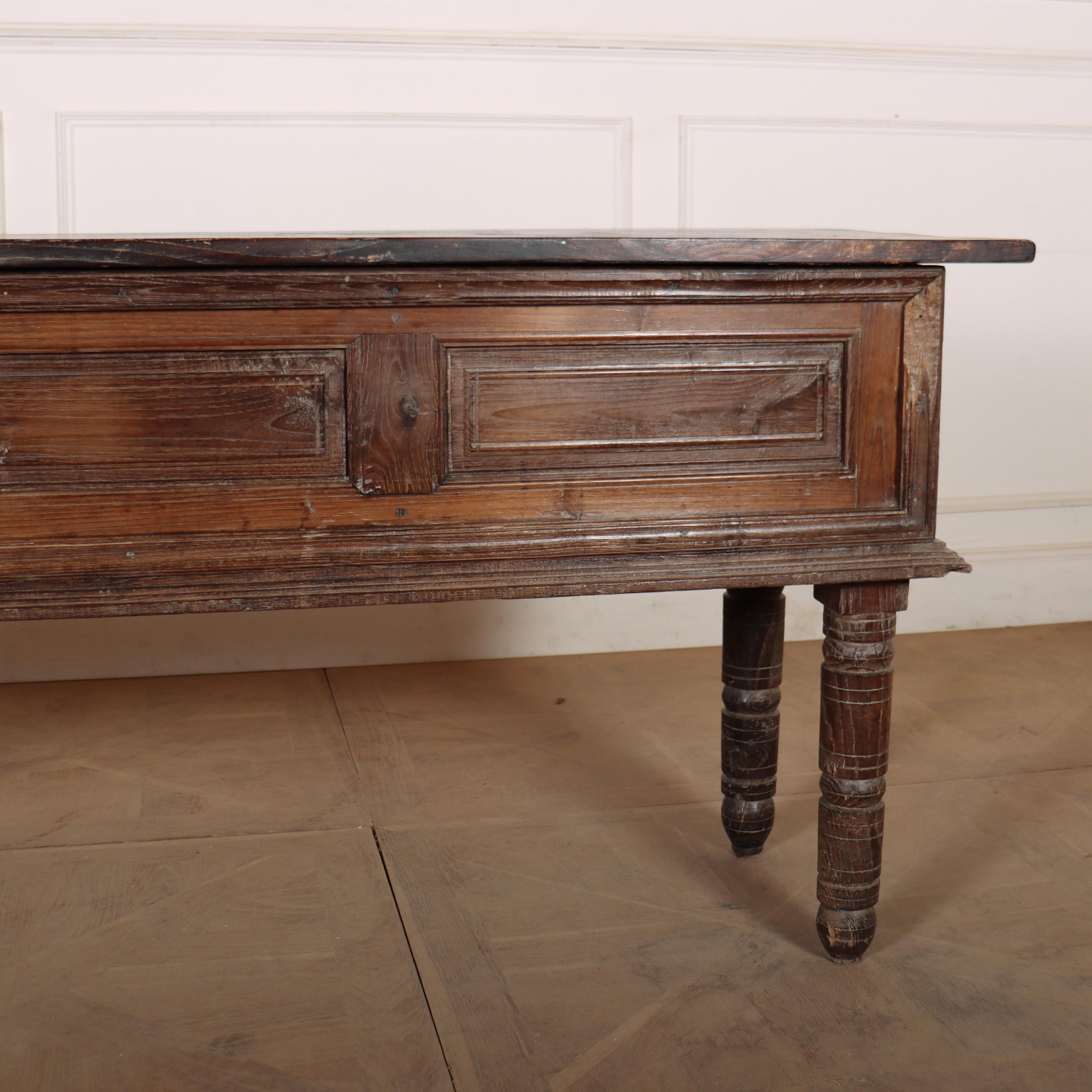 Base de cómoda de castaño portugués del siglo XVIII en venta 6