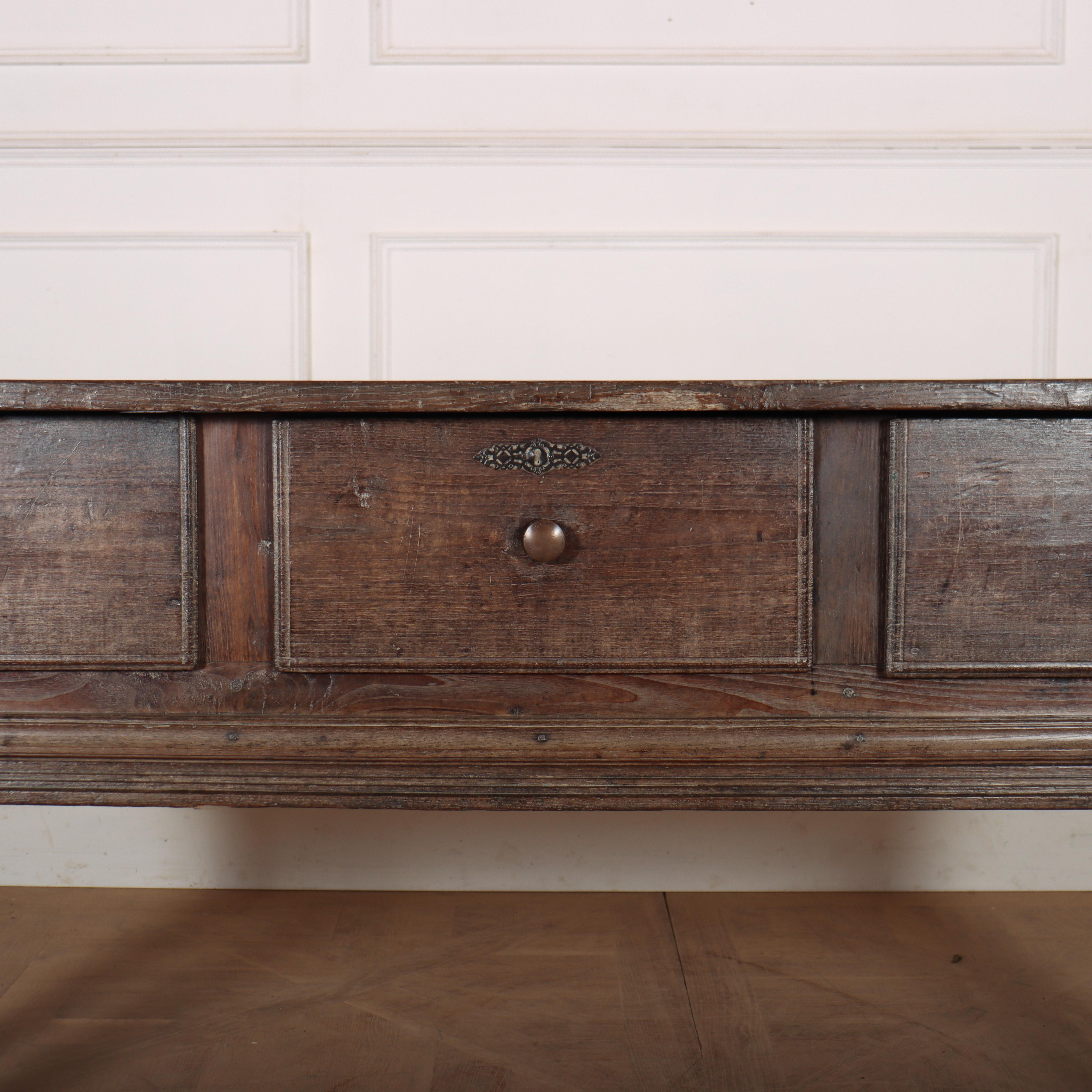 Base de cómoda de castaño portugués del siglo XVIII en Bueno estado para la venta en Leamington Spa, Warwickshire