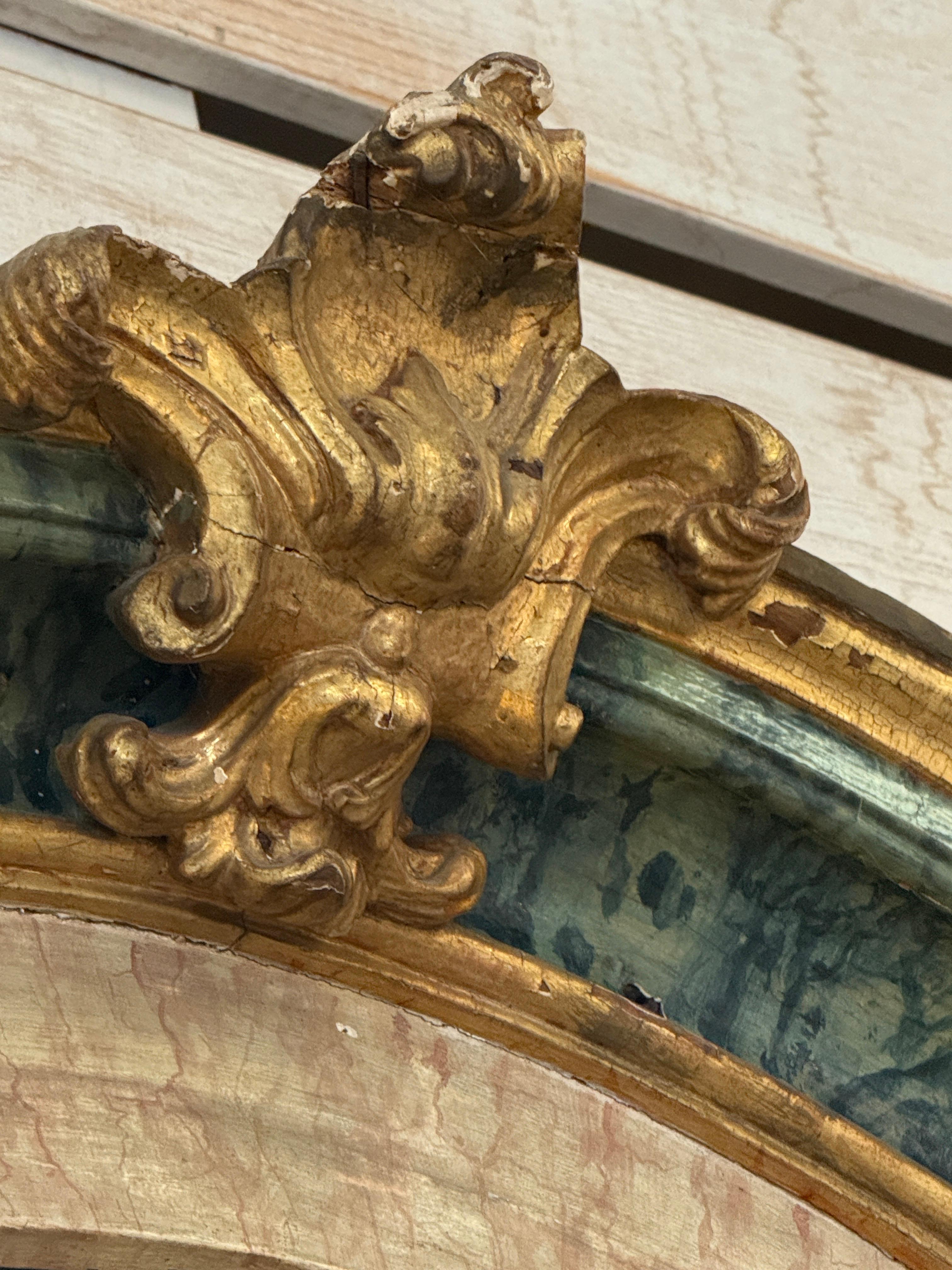 Miroir portugais du XVIIIe siècle peint en faux marbre et en polychrome en vente 4