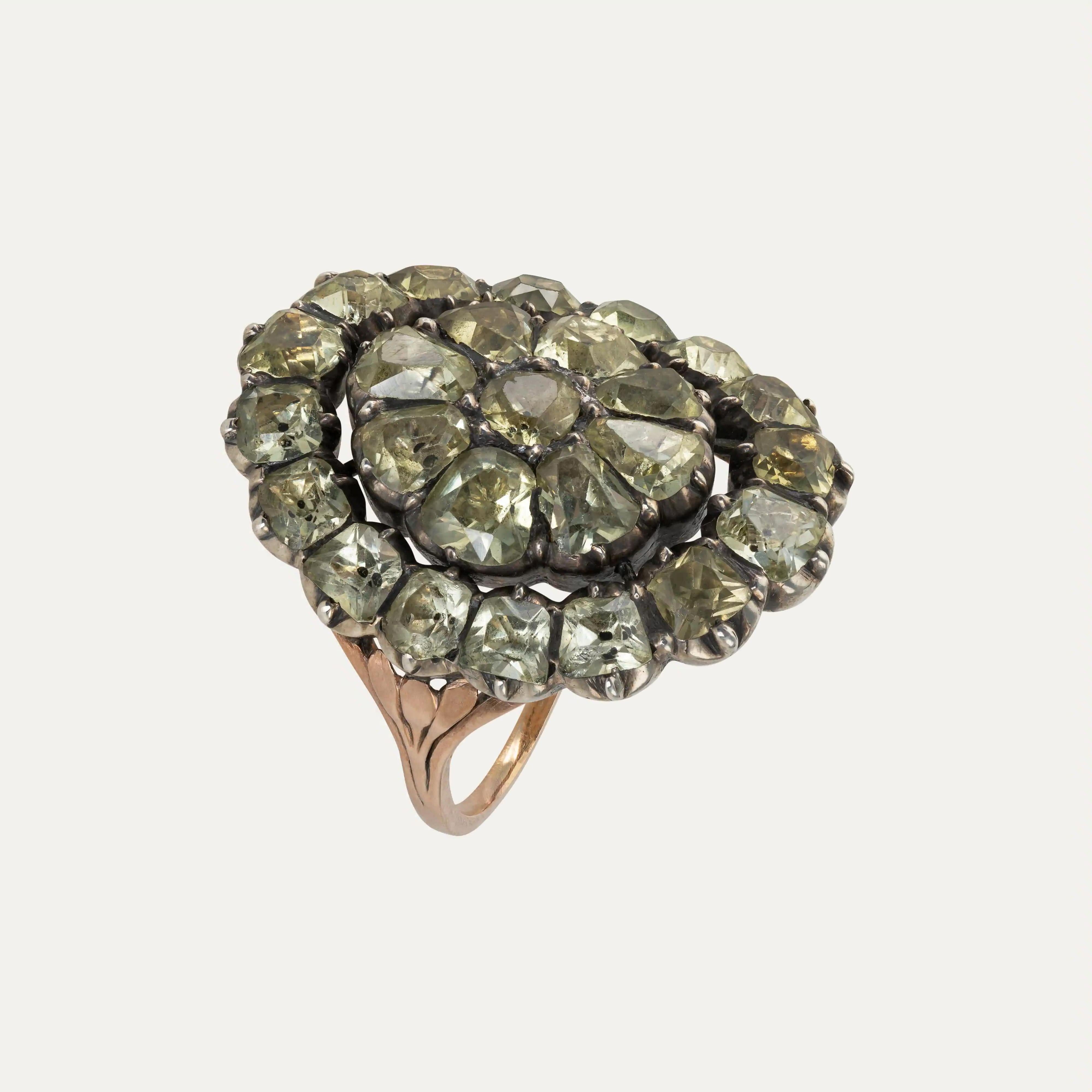 Georgien Bague en or portugaise du 18e siècle avec chrysobéryls (chrysolites) en vente