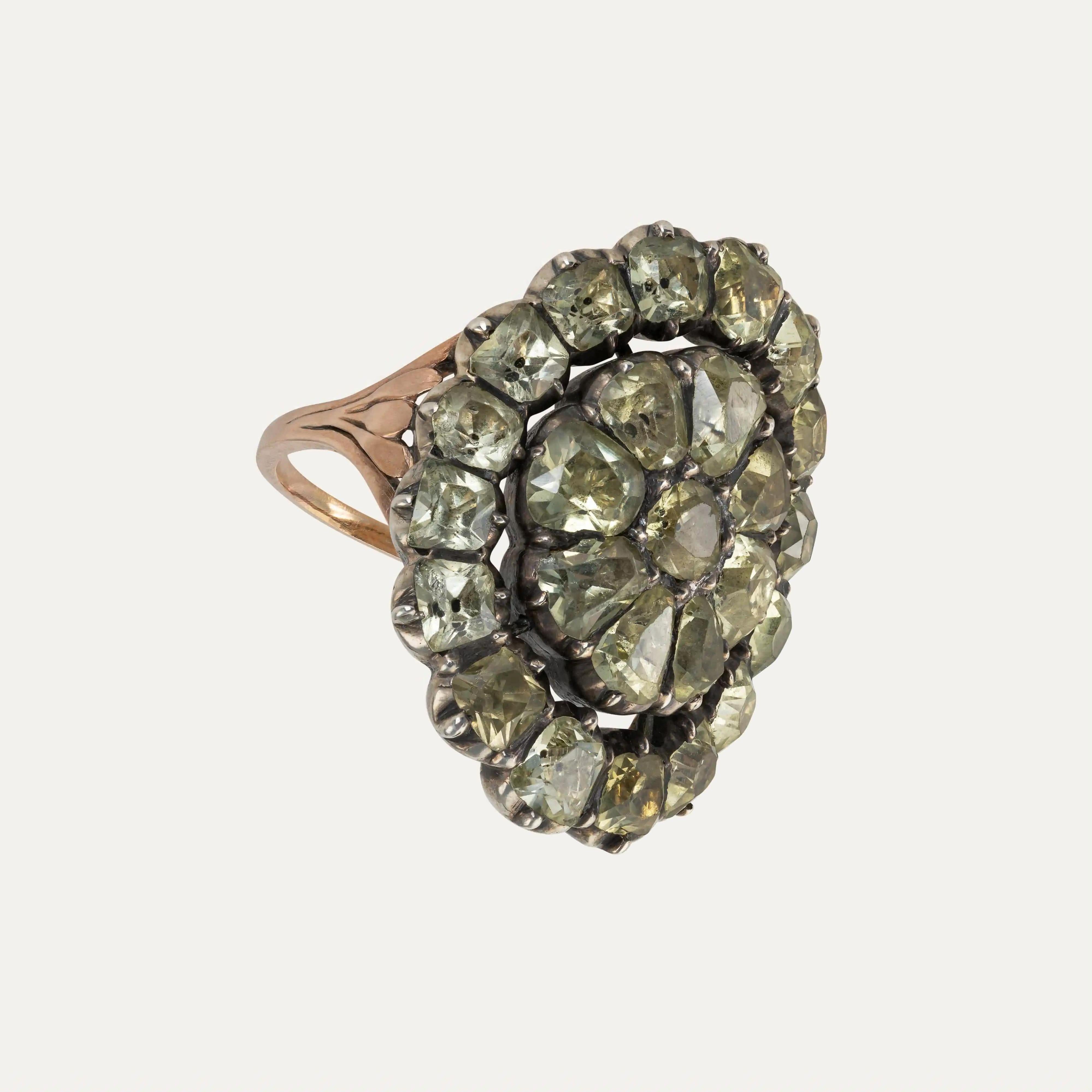 Bague en or portugaise du 18e siècle avec chrysobéryls (chrysolites) Unisexe en vente