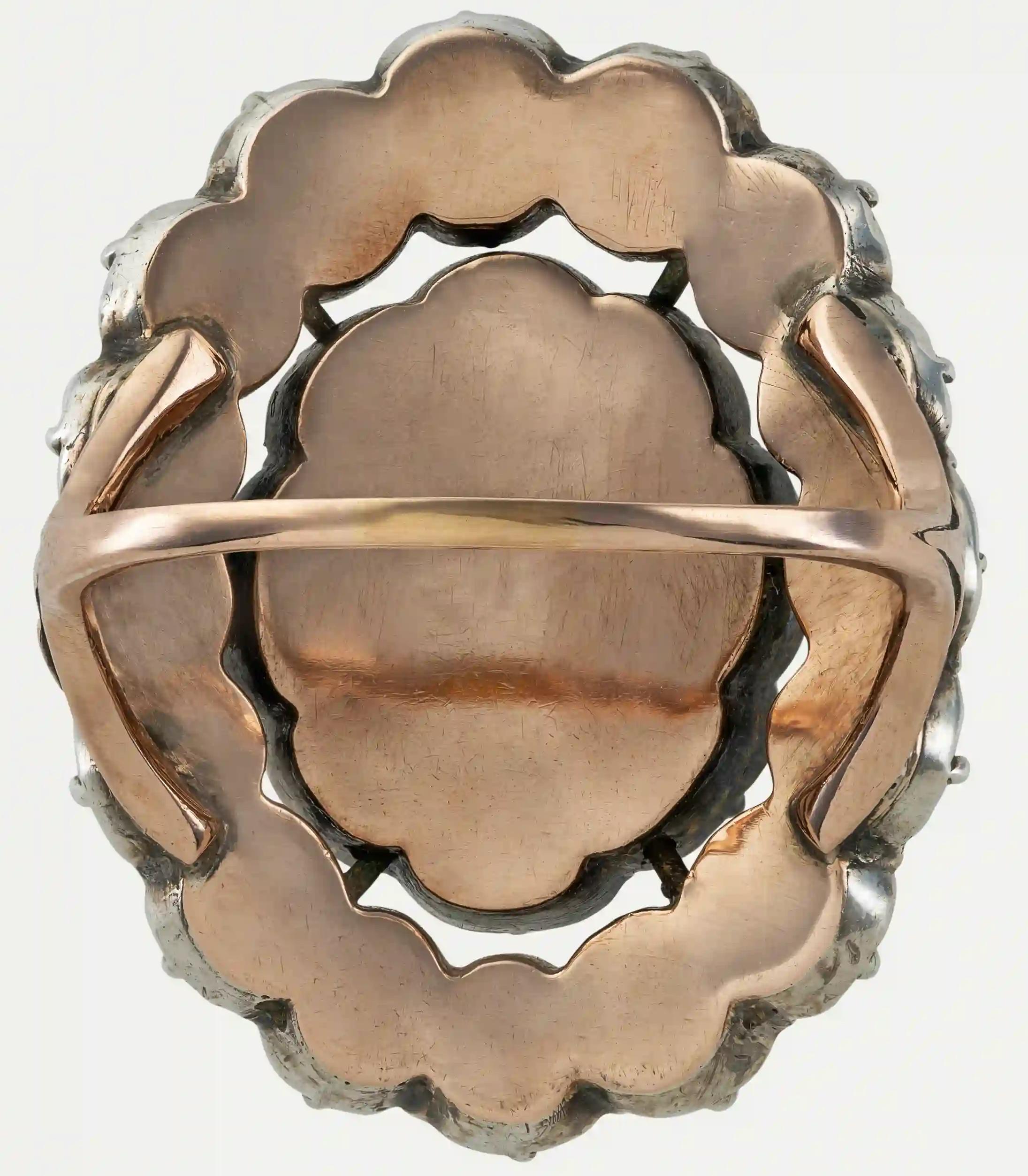 Bague en or portugaise du 18e siècle avec chrysobéryls (chrysolites) en vente 2