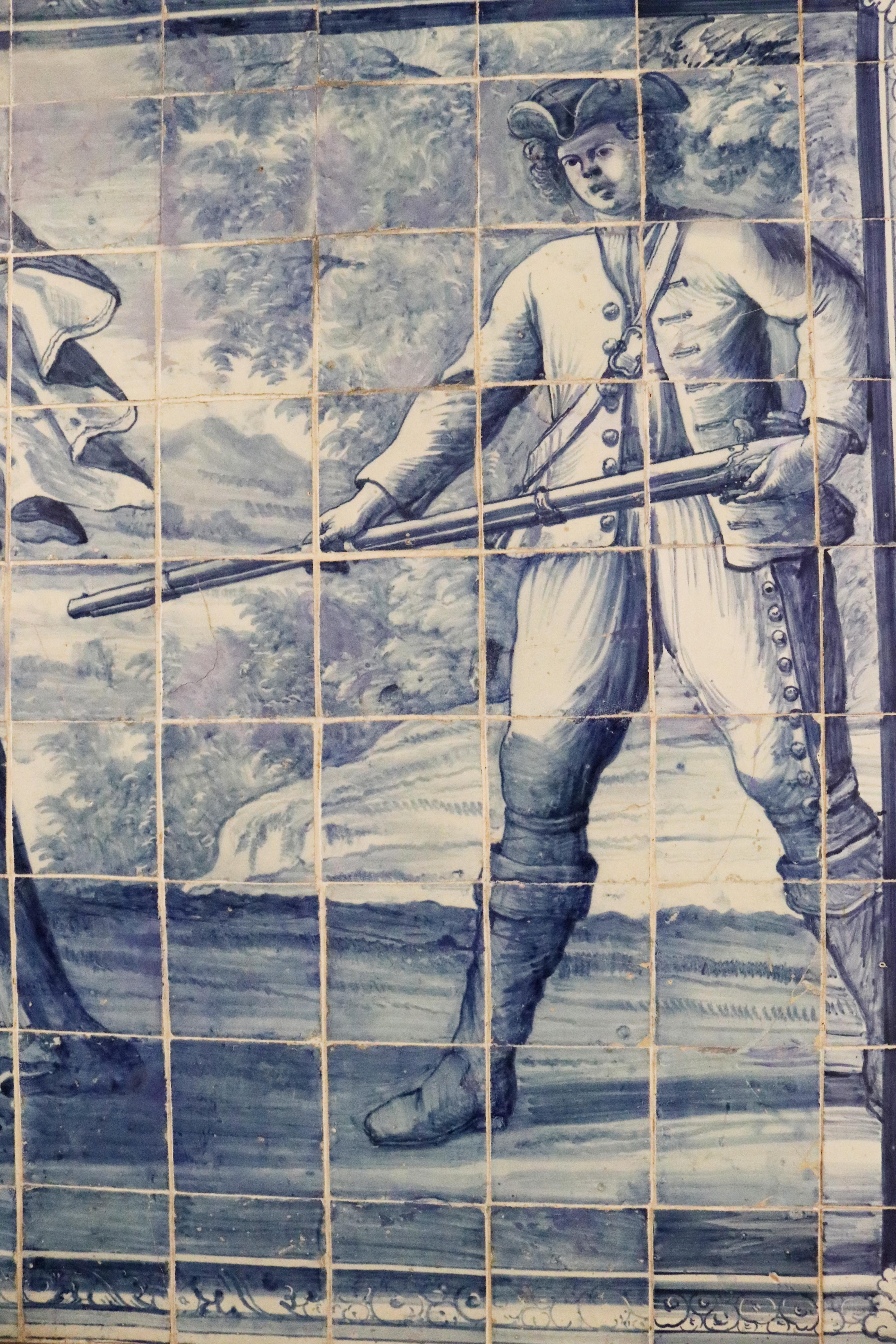 18th Century Portuguese Hunting Scene Panel in Blue and White Glazed Ceramic In Good Condition In Marbella, ES