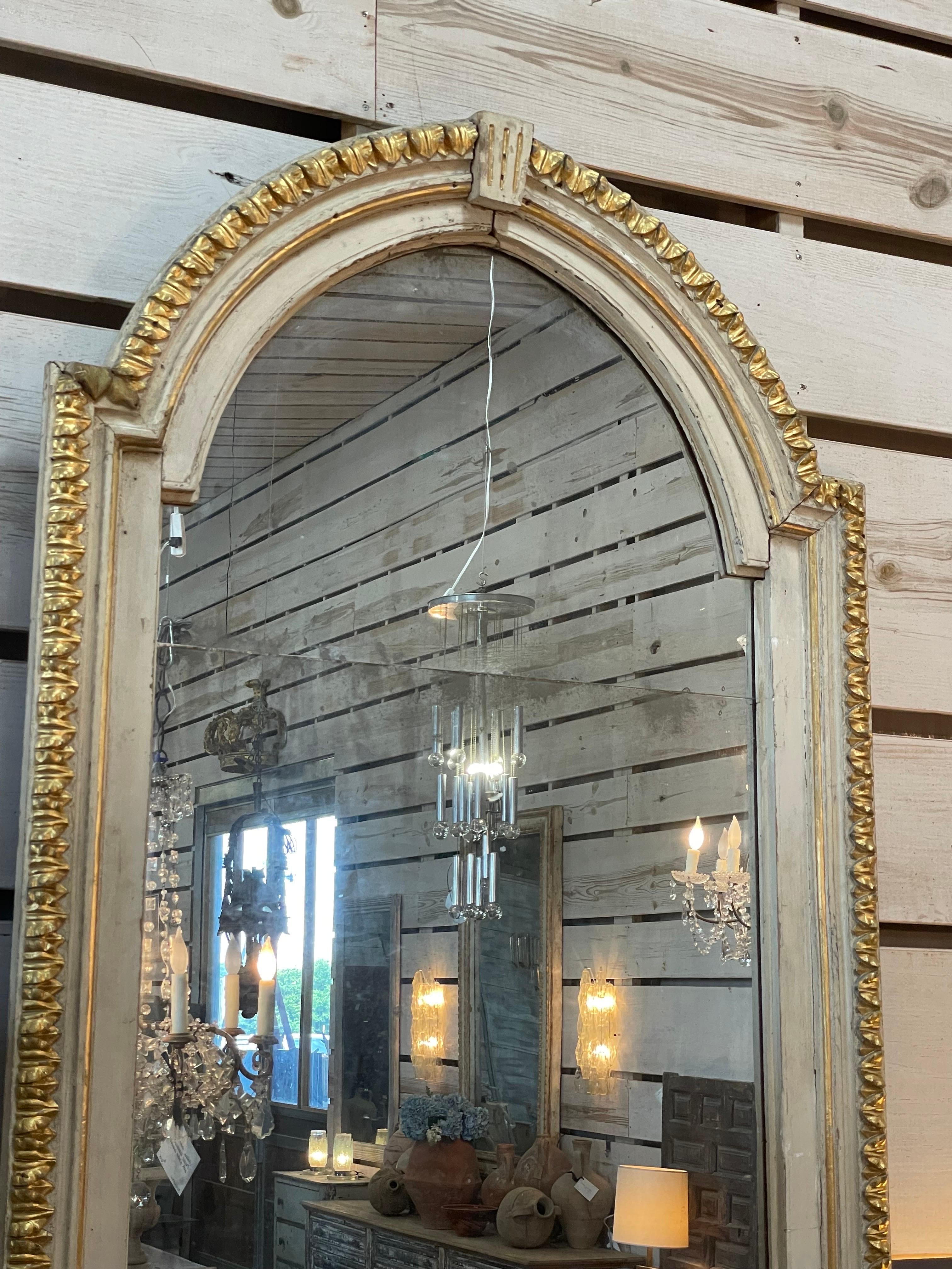 18th Century Portuguese Painted White and Gold Gilt Mirror For Sale 4