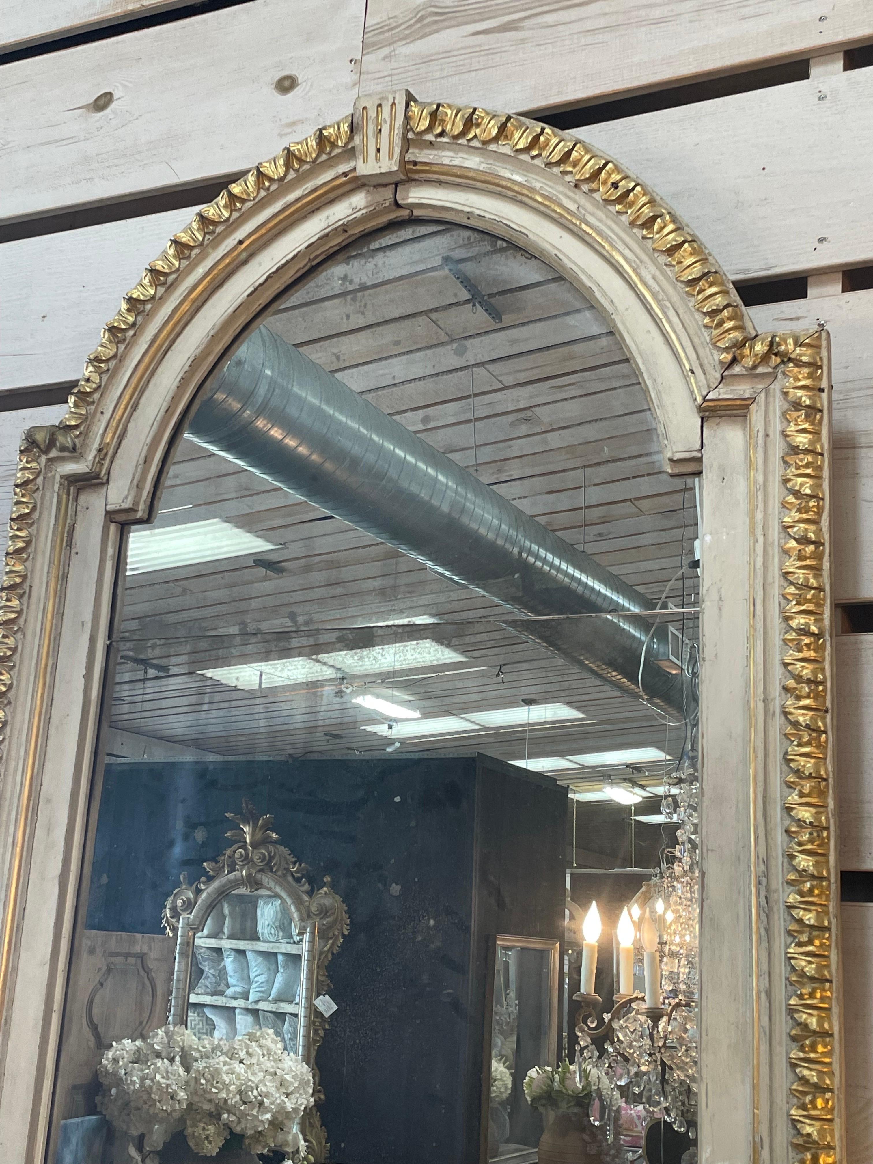 18th Century Portuguese Painted White and Gold Gilt Mirror In Good Condition For Sale In Houston, TX