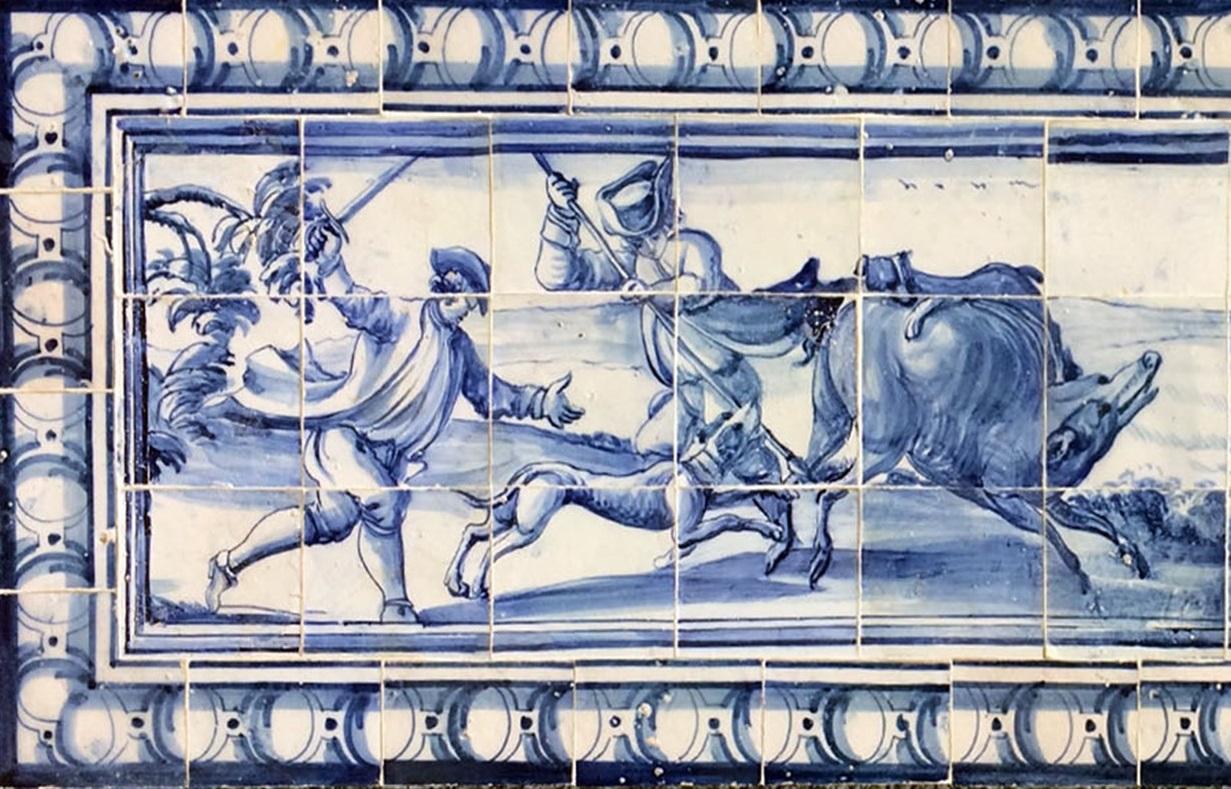 Baroque 18th Century Portuguese blue on white Panel Representing a Wild Boar Hunt For Sale