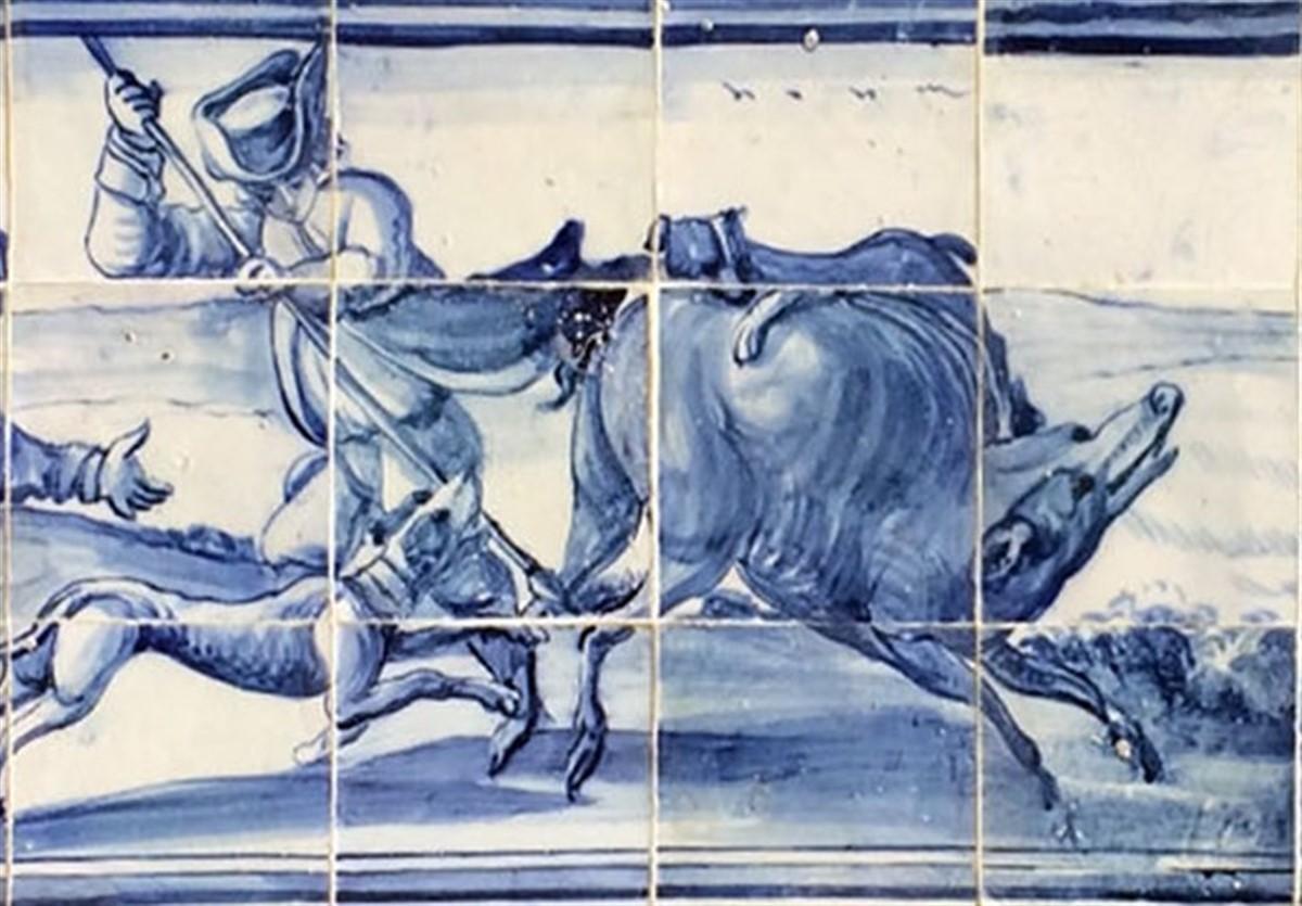 Ceramic 18th Century Portuguese blue on white Panel Representing a Wild Boar Hunt For Sale