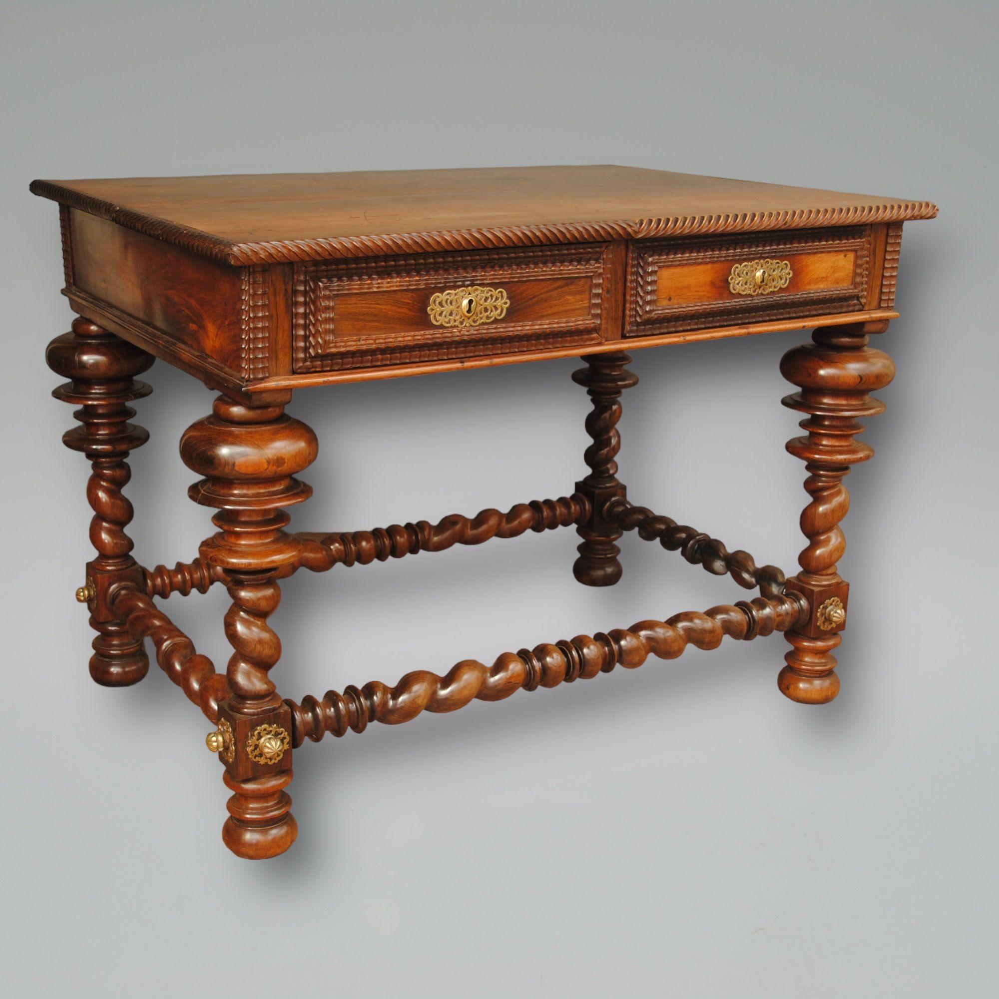 Portugiesischer Palisander-Tisch aus dem 18. Jahrhundert (Geschnitzt) im Angebot