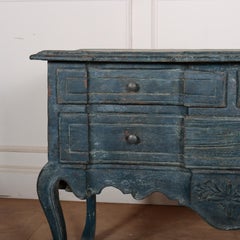 18th Century Portuguese Serpentine Commode