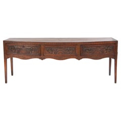 Tavolo consolle con credenza portoghese del XVIII secolo con tre cassetti intagliati a mano