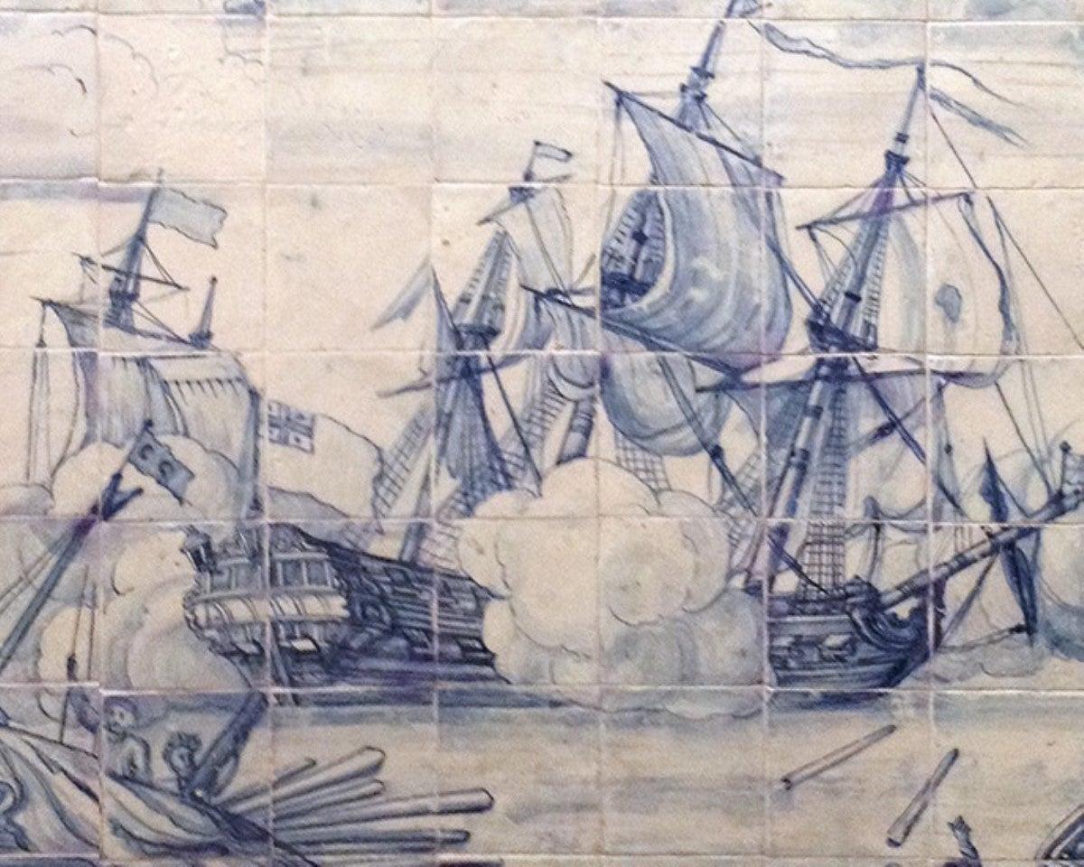 Late Baroque panel with navy battle and flags indicating the ottomans and the union Jack.
This is likely a free interpretation from the painter of an engraving of the late 18th century, probably the battle of the Nile or similar.
Painting is