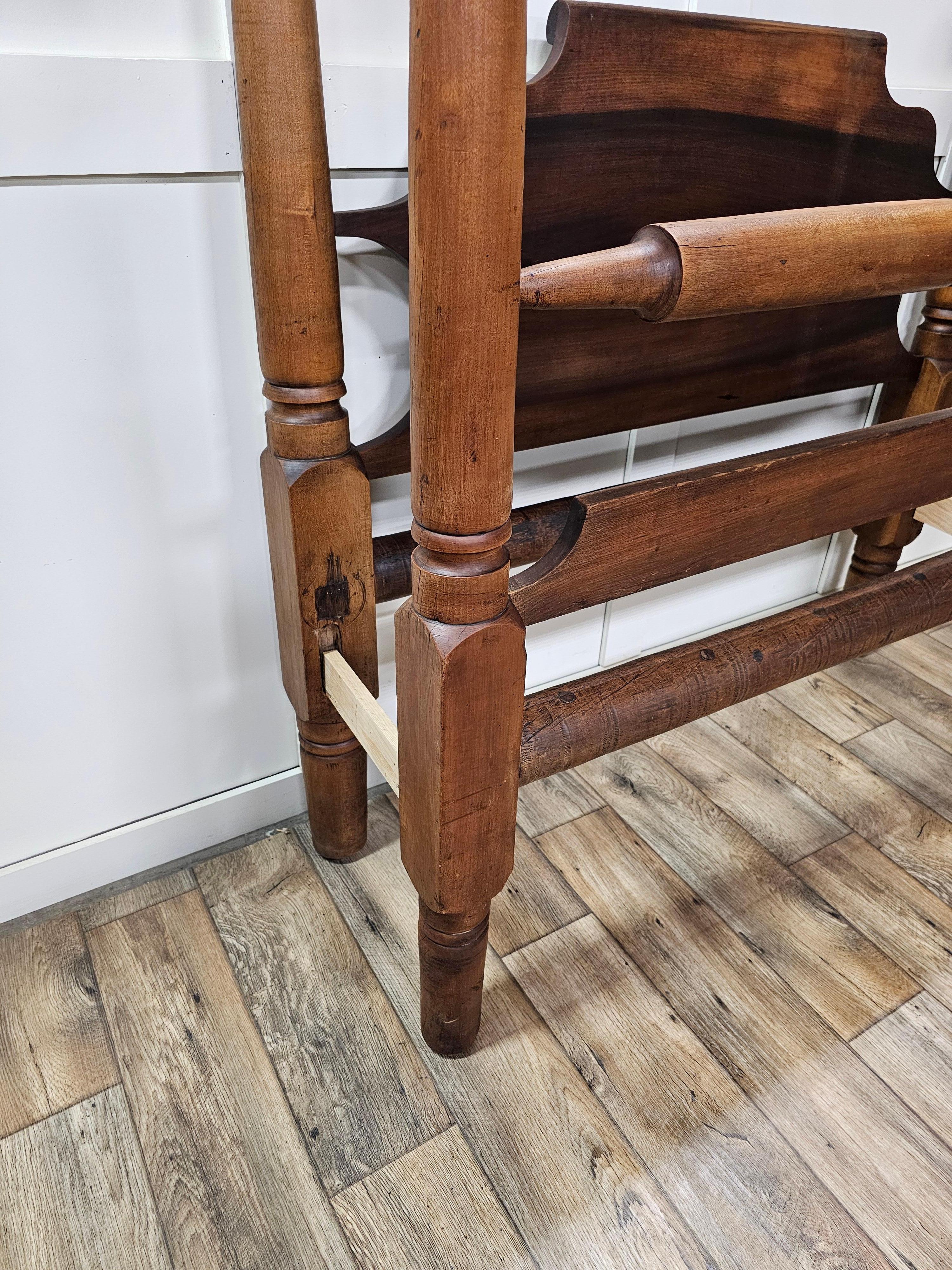 18th Century Colonial Walnut Rope Poster Bed For Sale 3