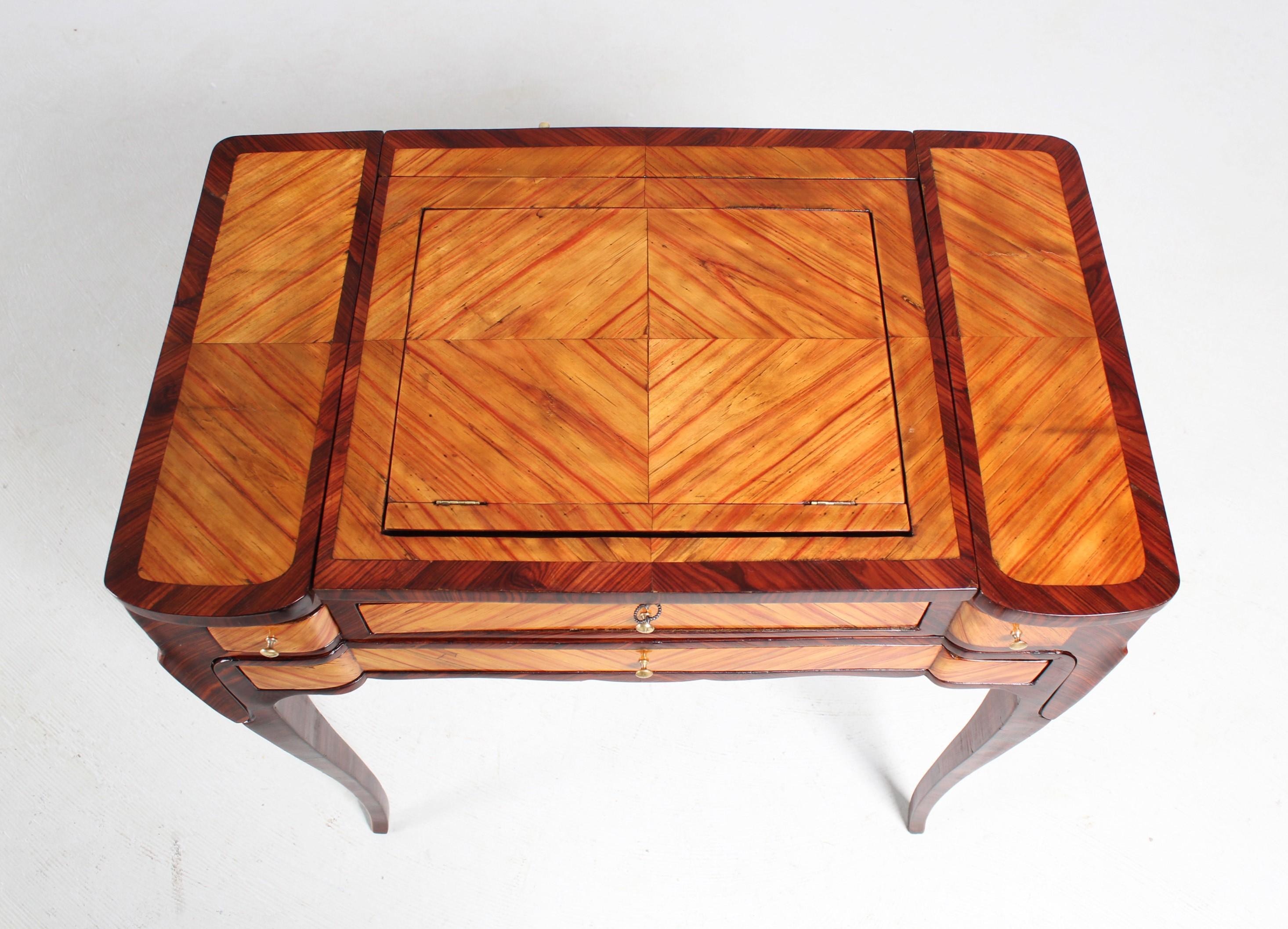 18th Century Poudreuse and Ladies Desk - Table d'Accouchée, France, circa 1760 For Sale 3
