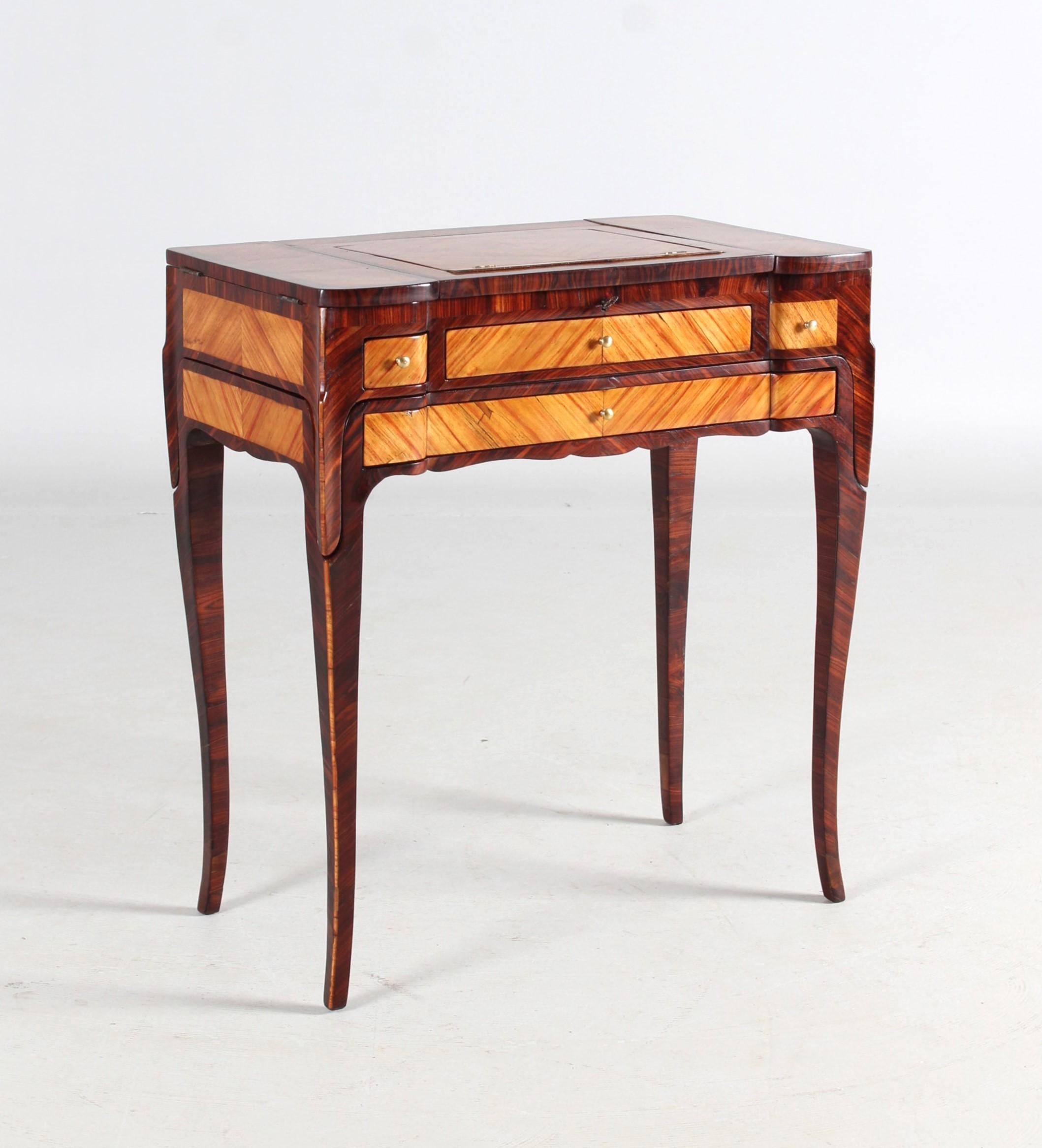 18th Century Coiffeuse and reading table - so-called Table d'Accouchée

France
Rosewood
around 1760

Dimensions: H x W x D: 72 x 63 x 39 cm

Description:
Rare, two-part and multifunctional little table with neatly arranged grain patterns in light