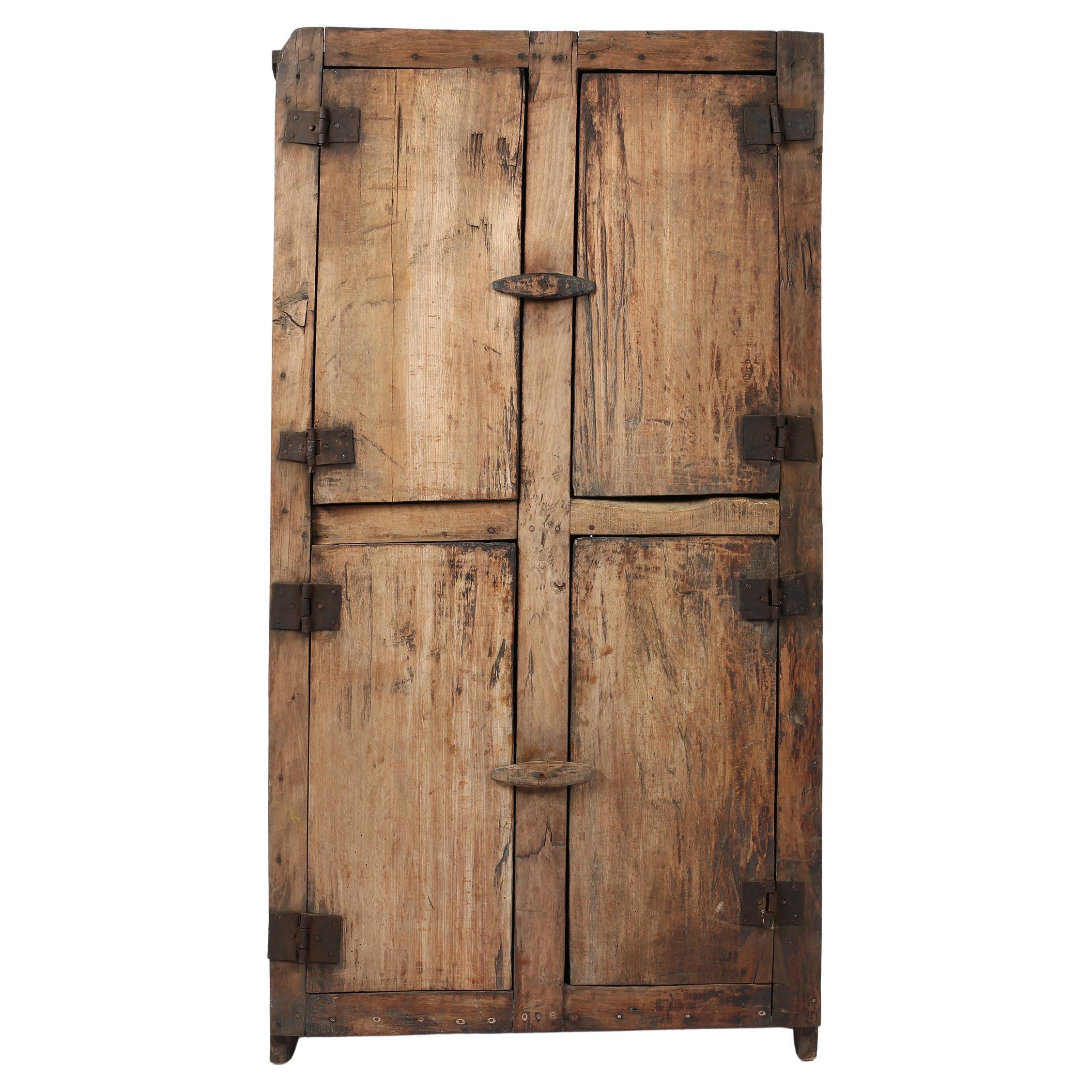 Armoire primitive des Carpates Wabi-Sabi du 18e siècle