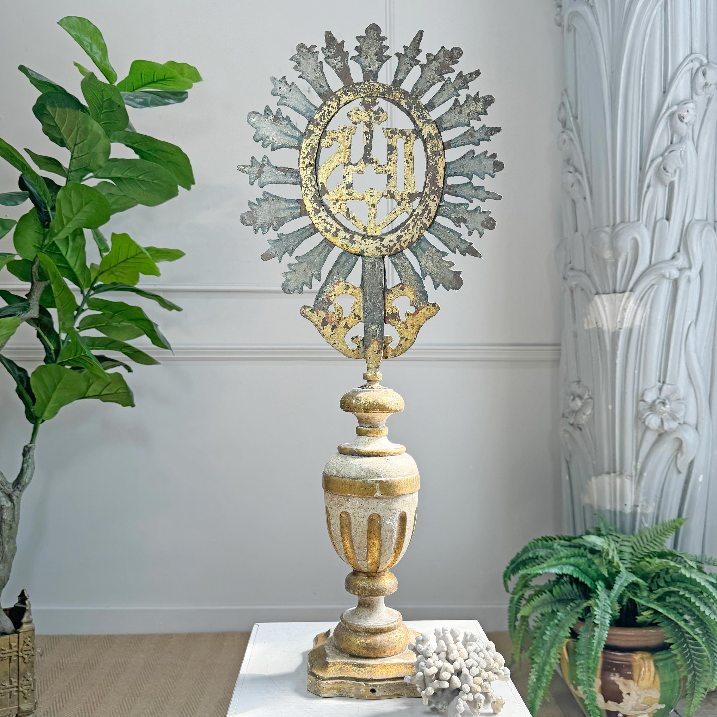 Fait main 18th Century Processional Gilt Iron IHS Cross Mounted on a Baroque Altar Vase en vente
