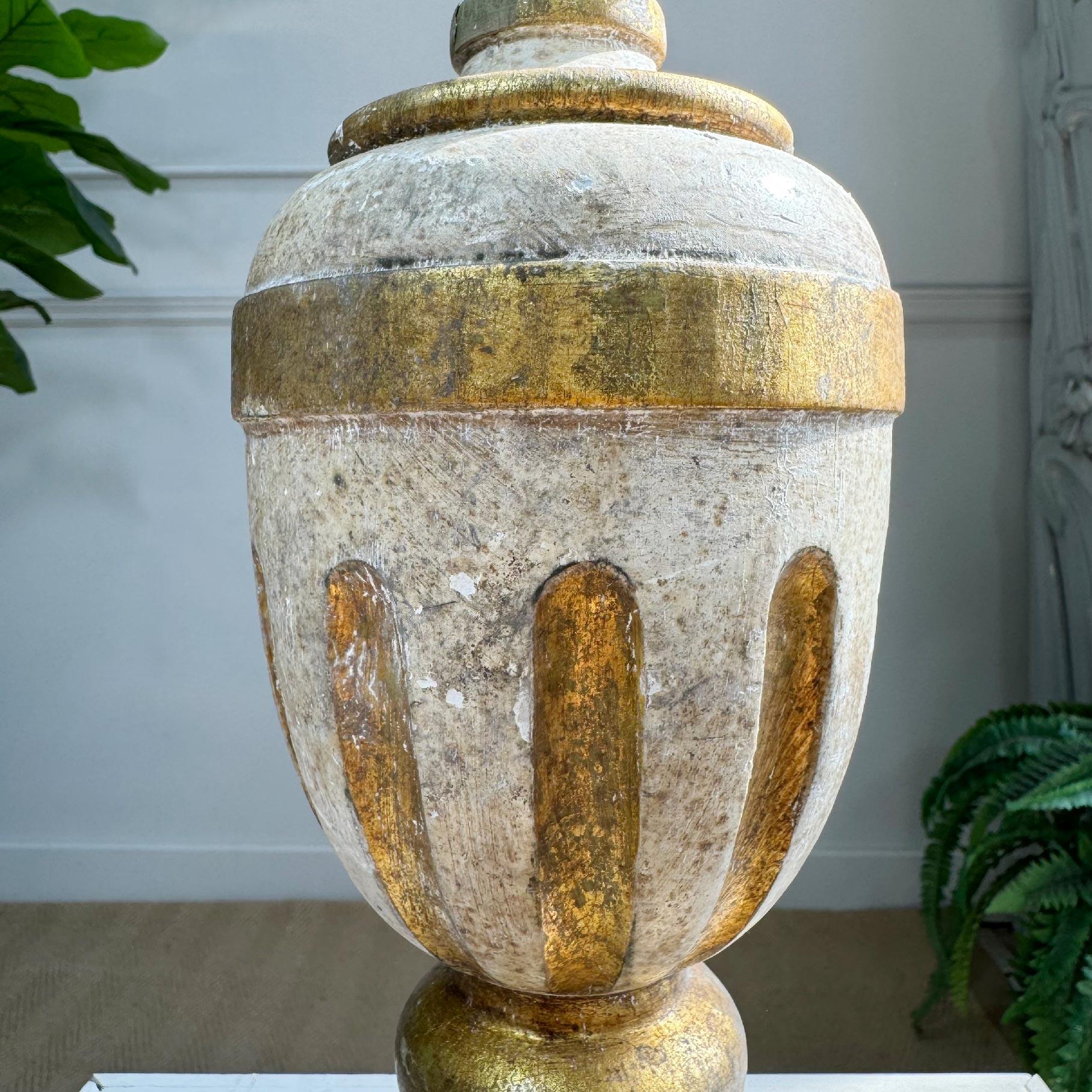 18th Century Processional Gilt Iron IHS Cross Mounted on a Baroque Altar Vase siglo XVIII en venta