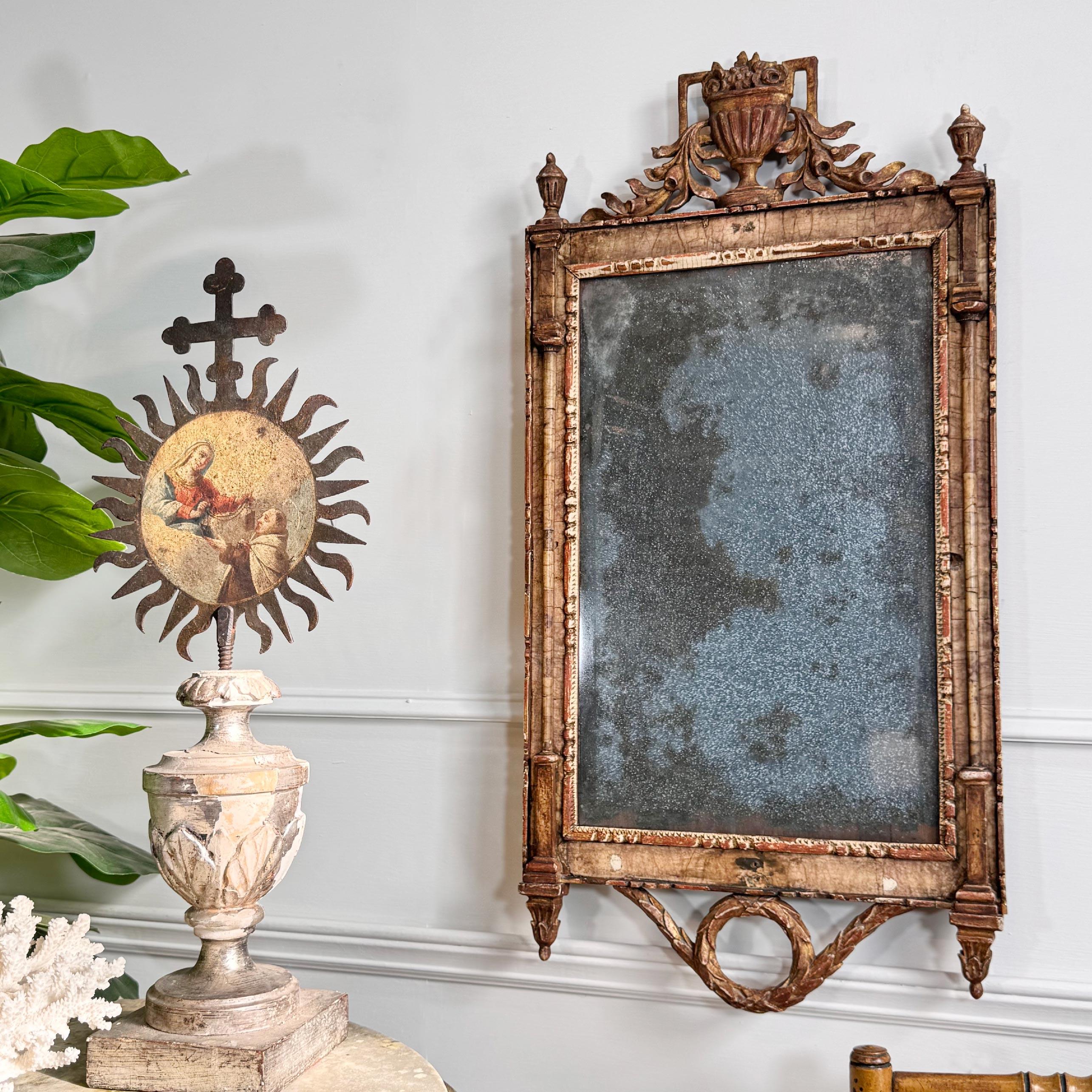 18th Century Processional Painted Sunburst on a Baroque Silver Gilt Altar Vase Italiano en venta