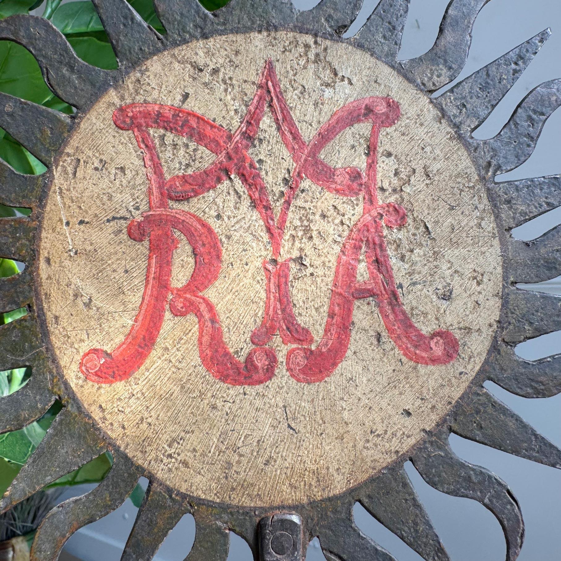 18th Century Processional Painted Sunburst on a Baroque Silver Gilt Altar Vase Hecho a mano en venta