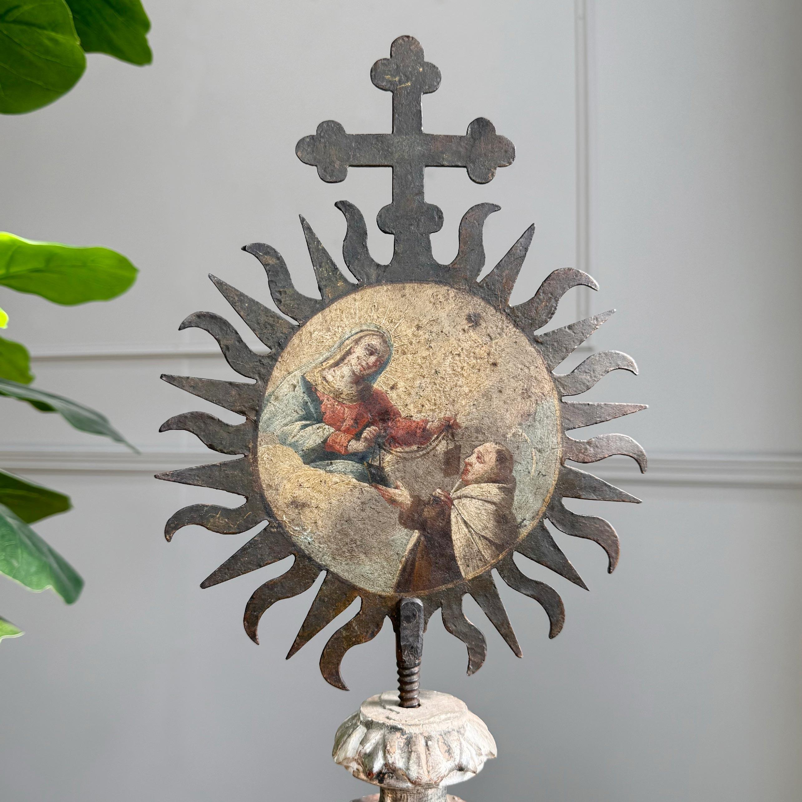 18th Century Processional Painted Sunburst on a Baroque Silver Gilt Altar Vase siglo XVIII en venta