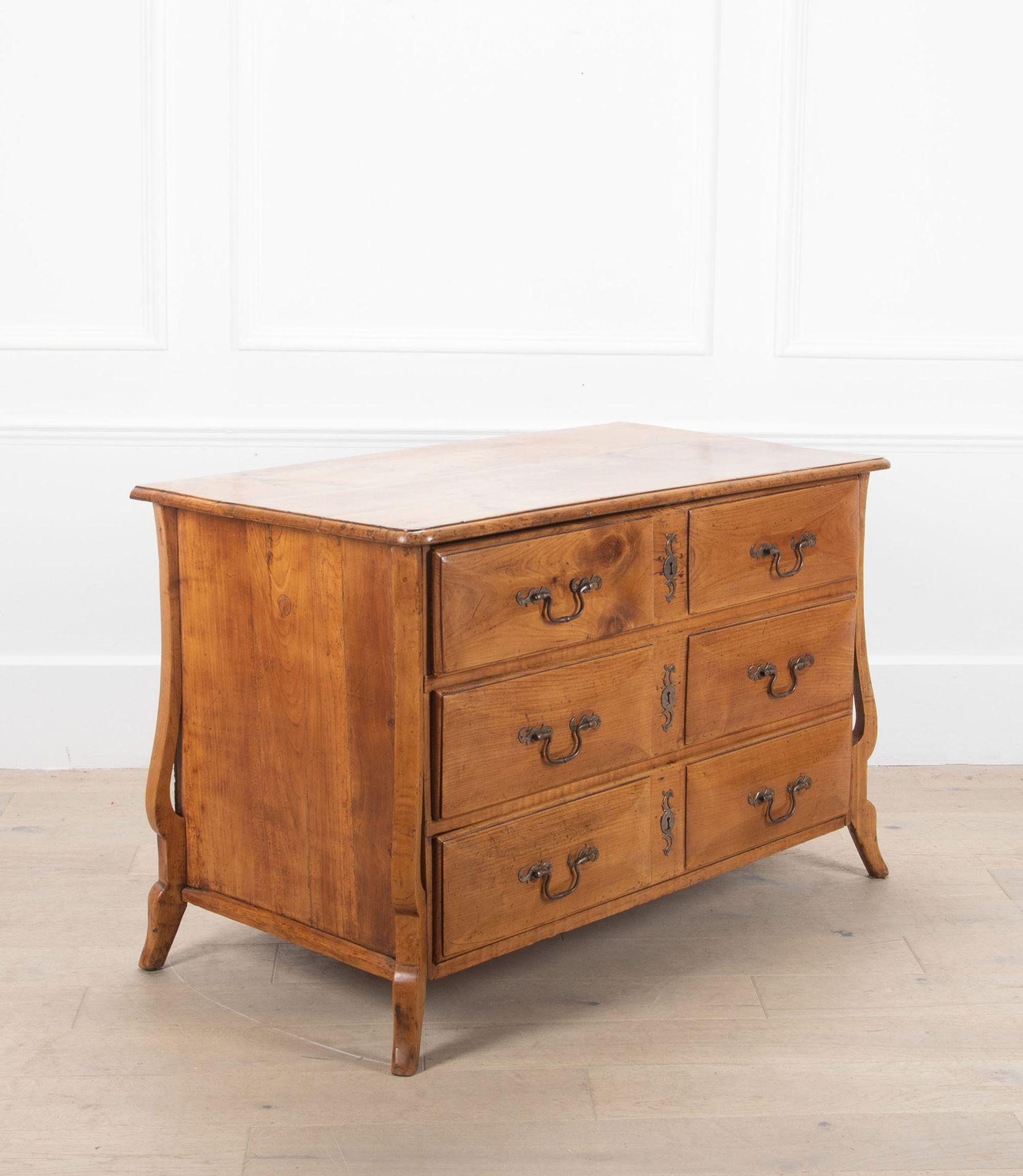 Commode provenzale in ciliegio del XVIII secolo In condizioni buone in vendita a Gloucestershire, GB