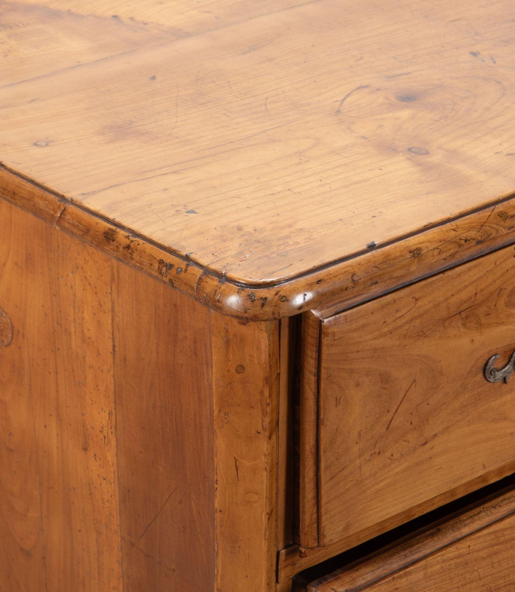 Commode provenzale in ciliegio del XVIII secolo in vendita 3